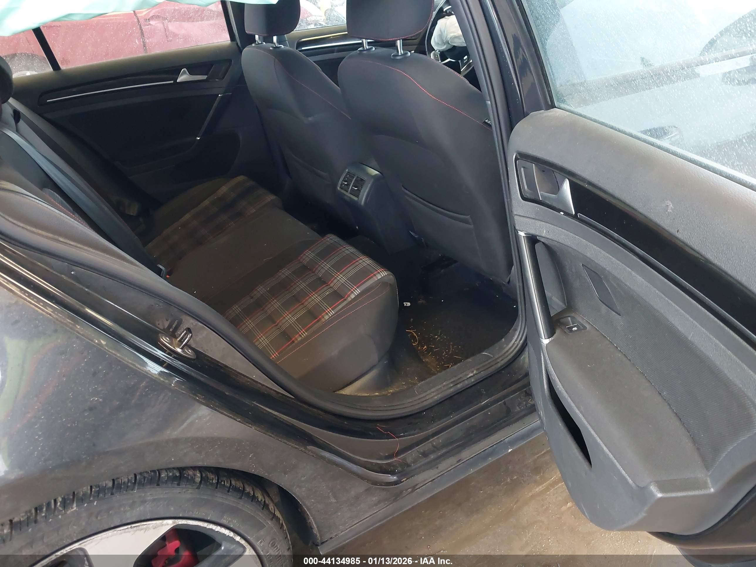 VOLKSWAGEN GOLF image 8