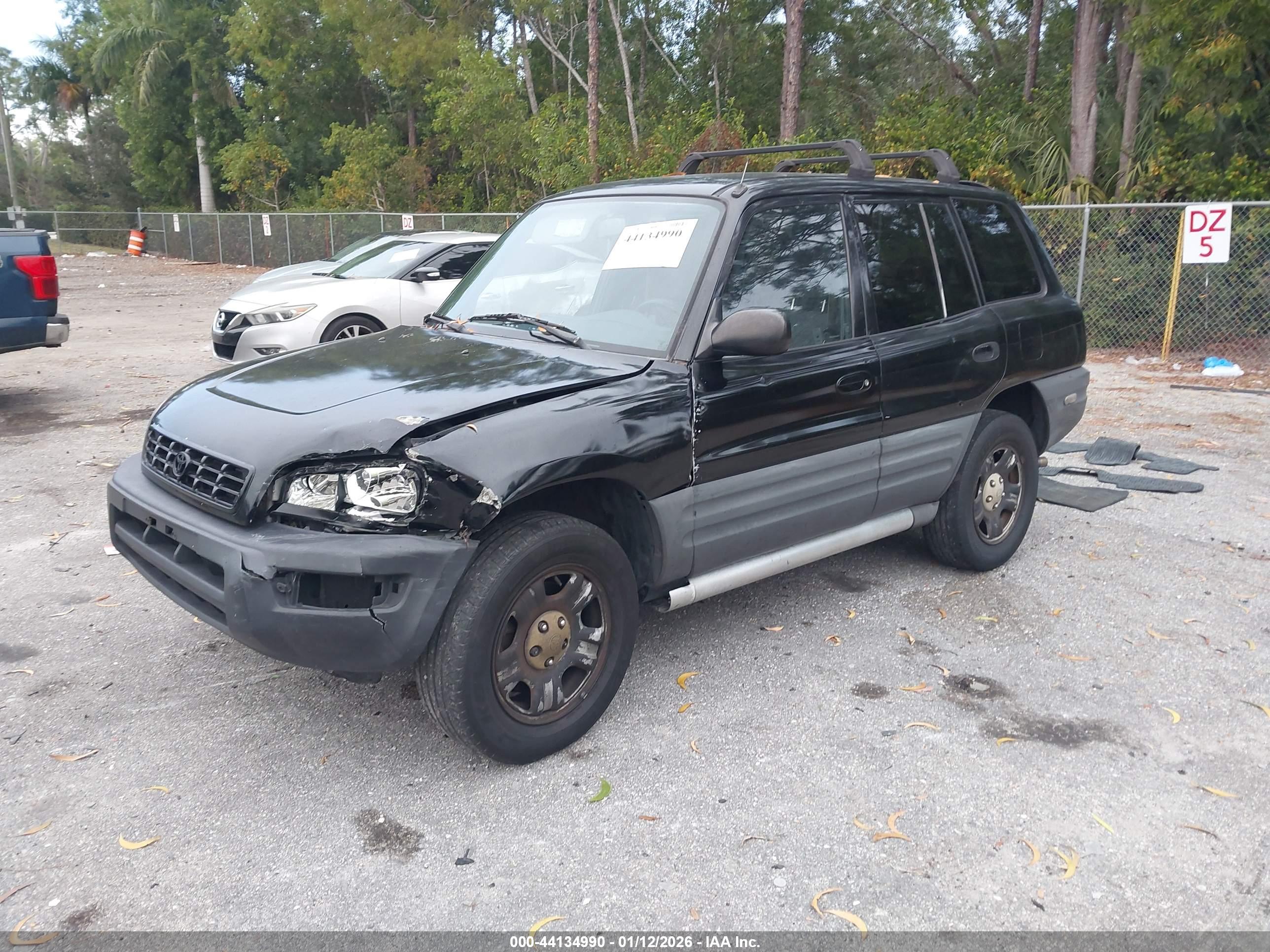 TOYOTA RAV4 image 2