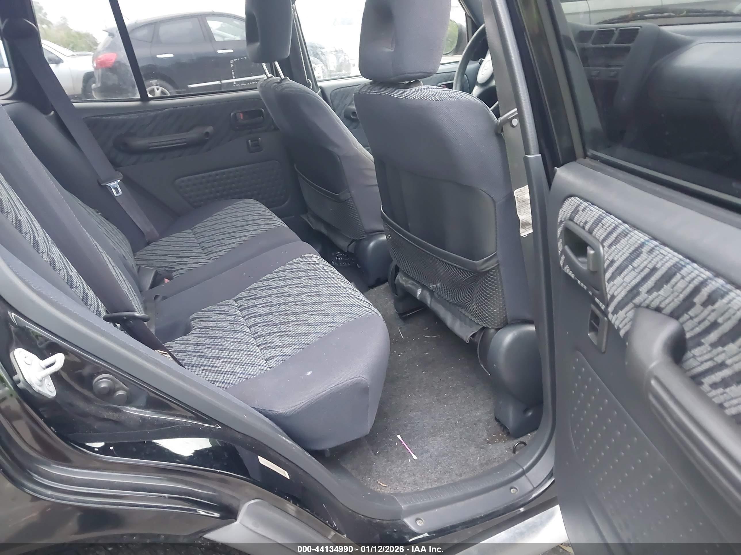TOYOTA RAV4 image 8