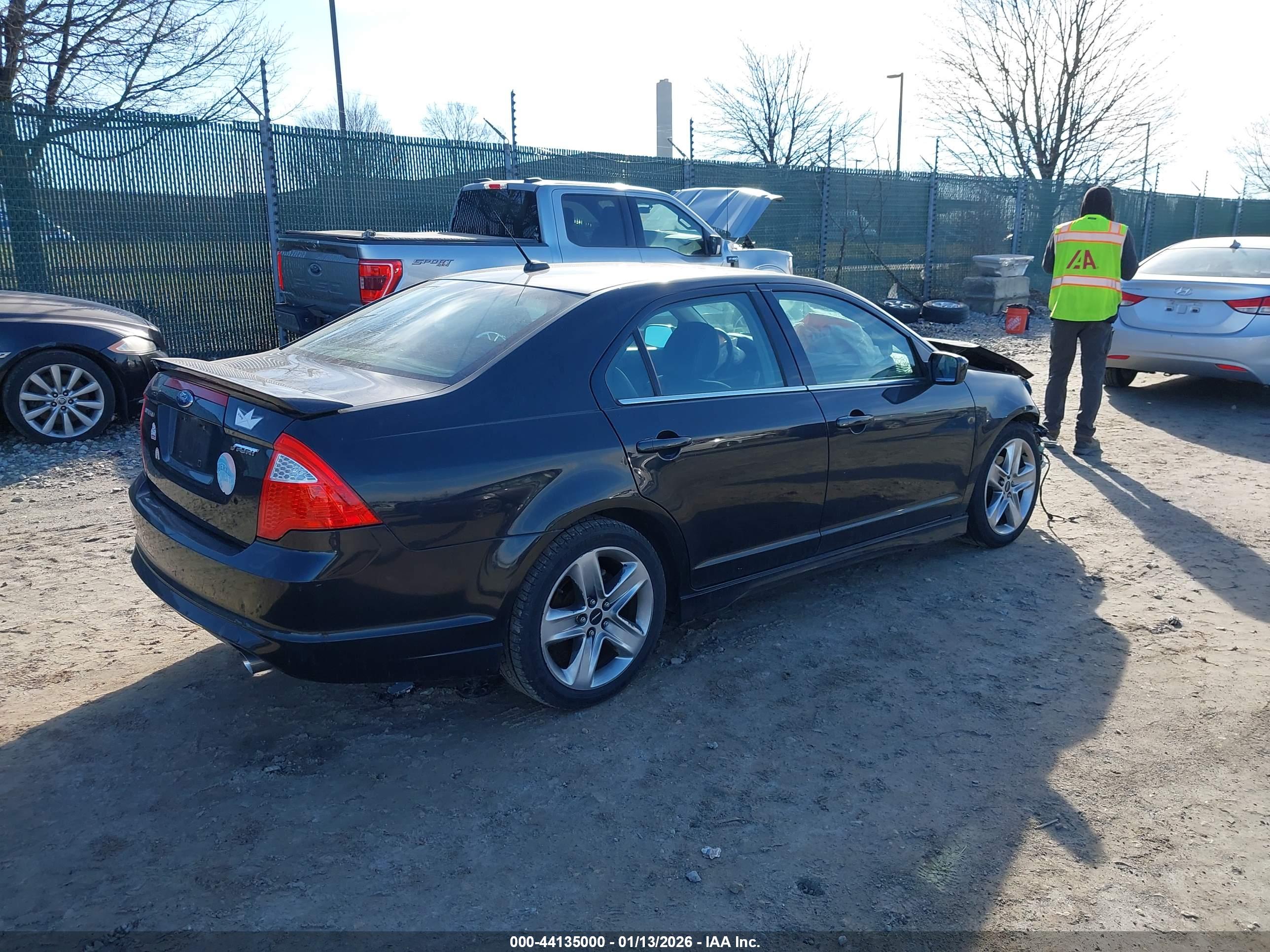 FORD FUSION image 4