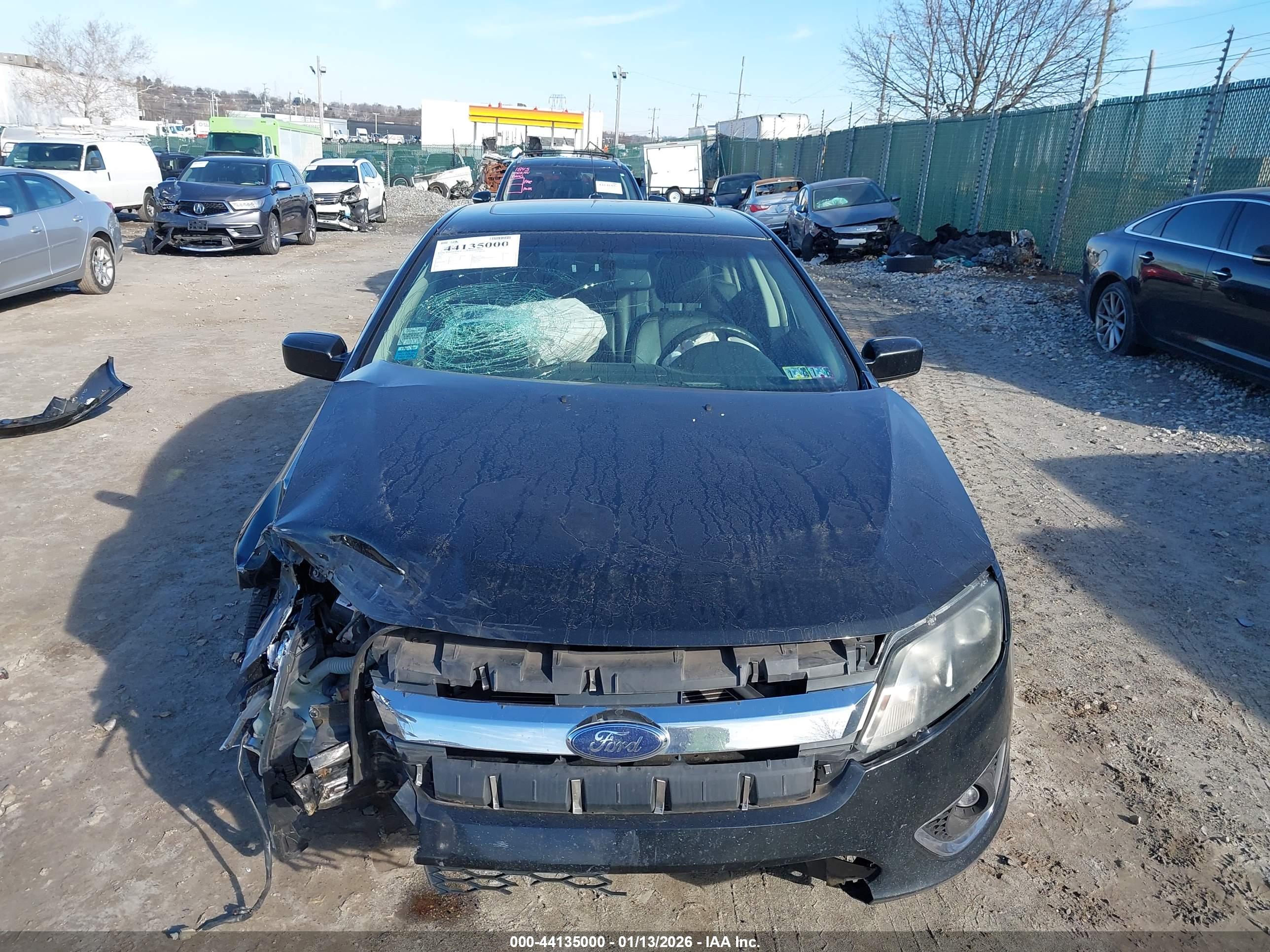FORD FUSION image 6