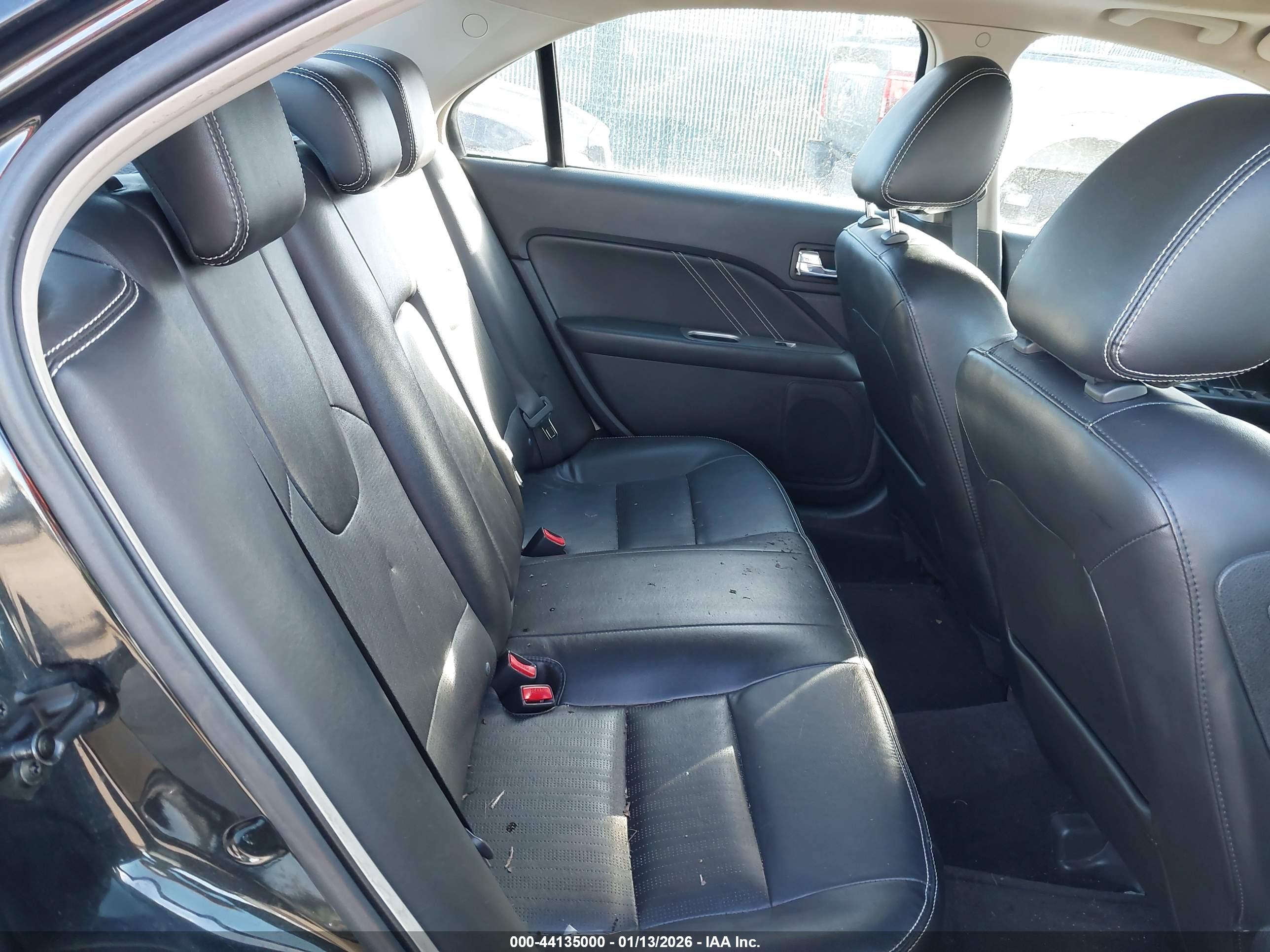 FORD FUSION image 8
