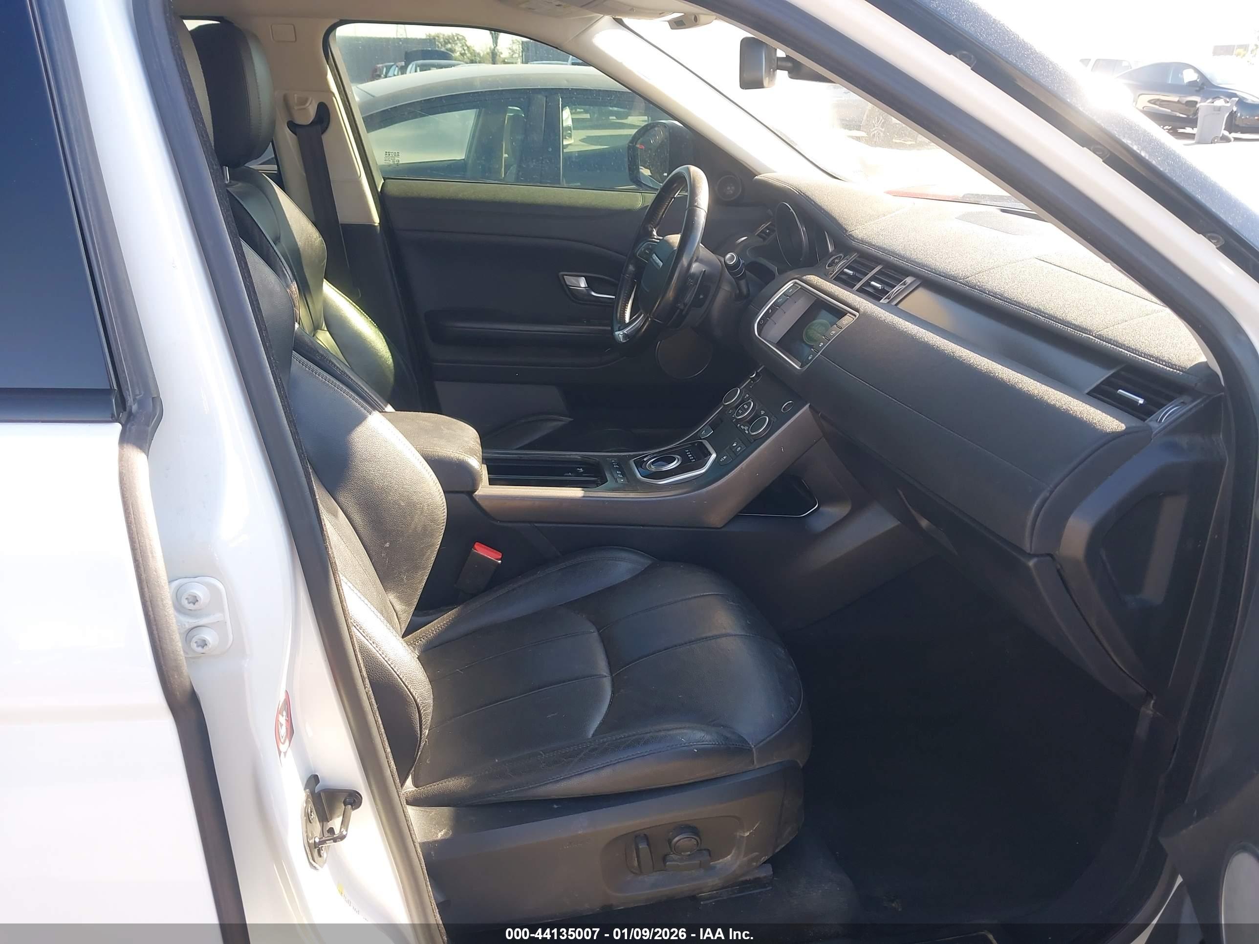LAND ROVER image 5