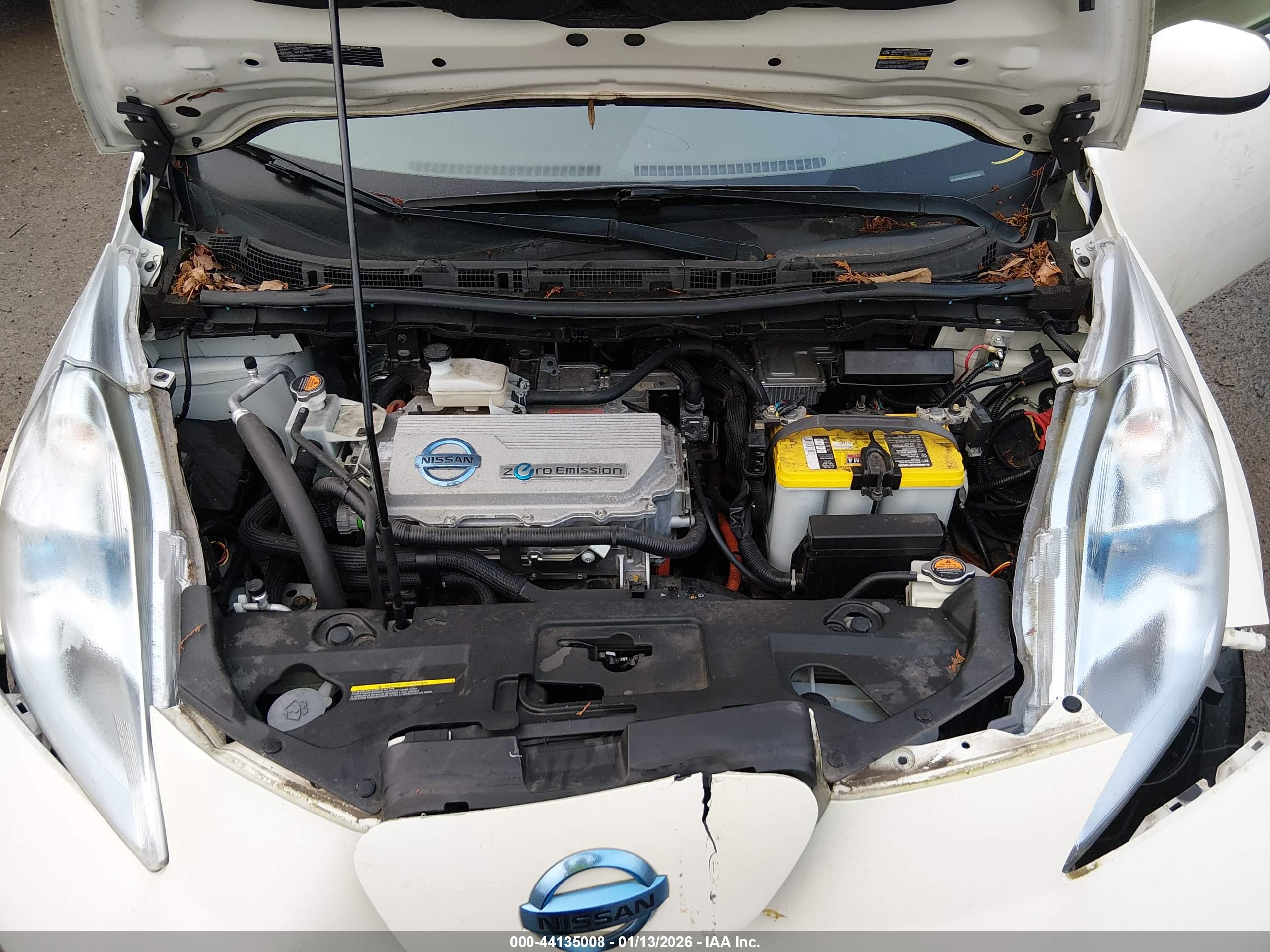 NISSAN LEAF image 10