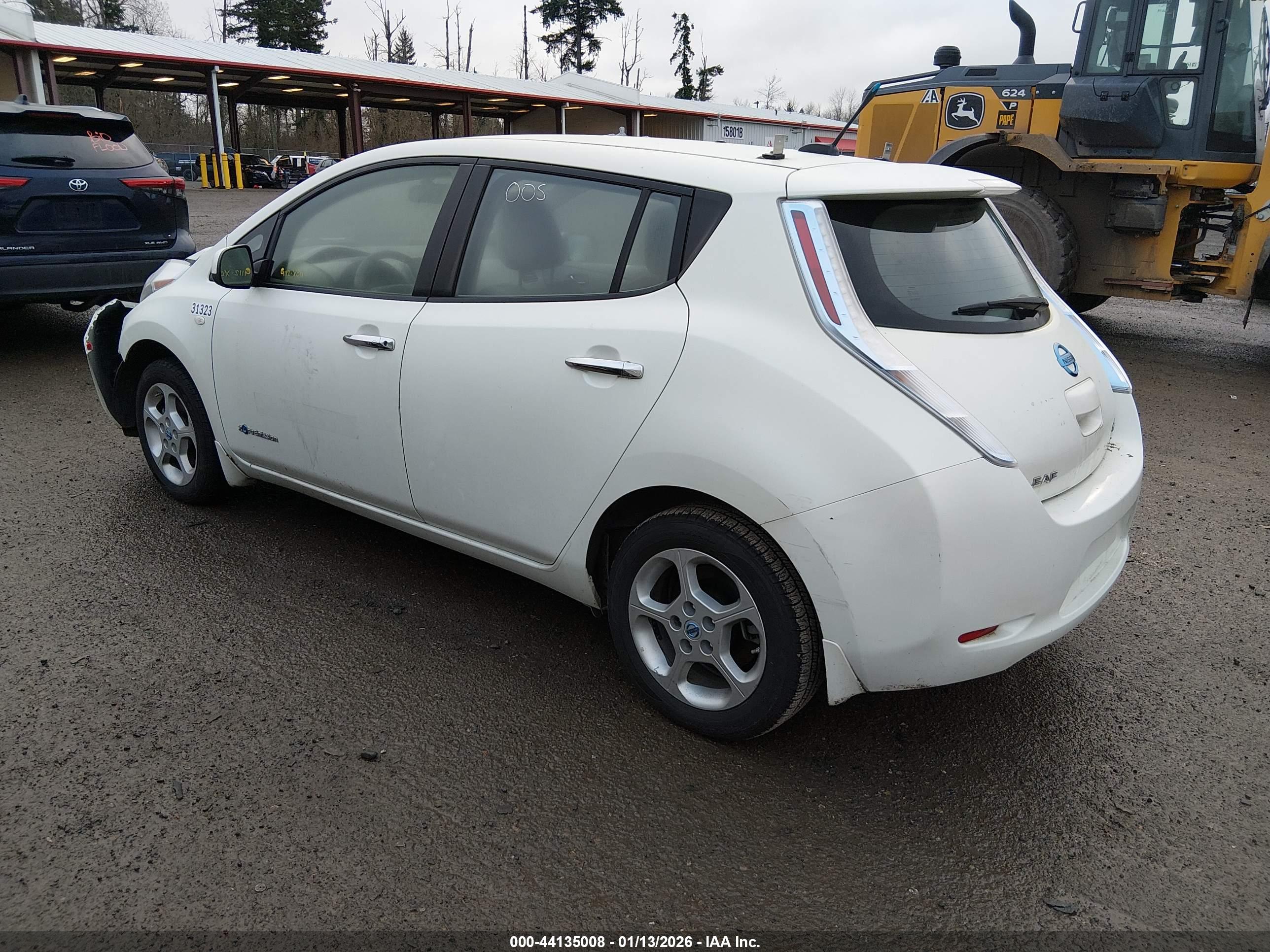 NISSAN LEAF image 3