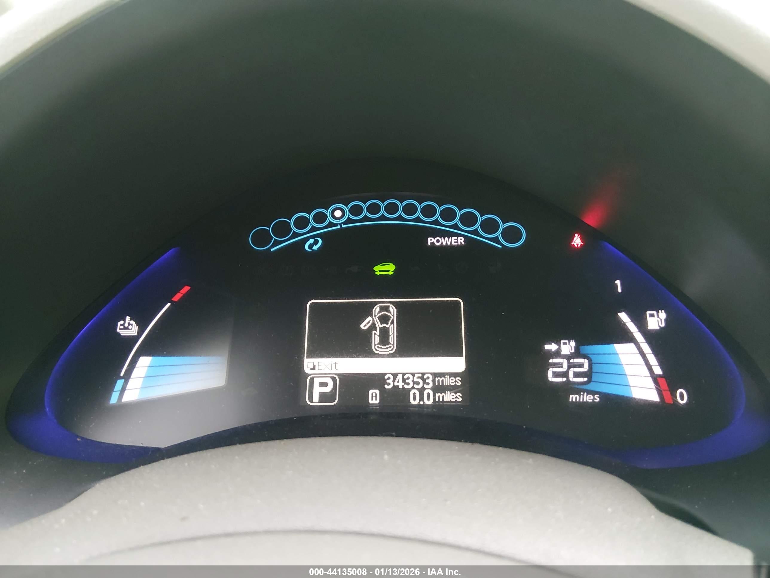 NISSAN LEAF image 7