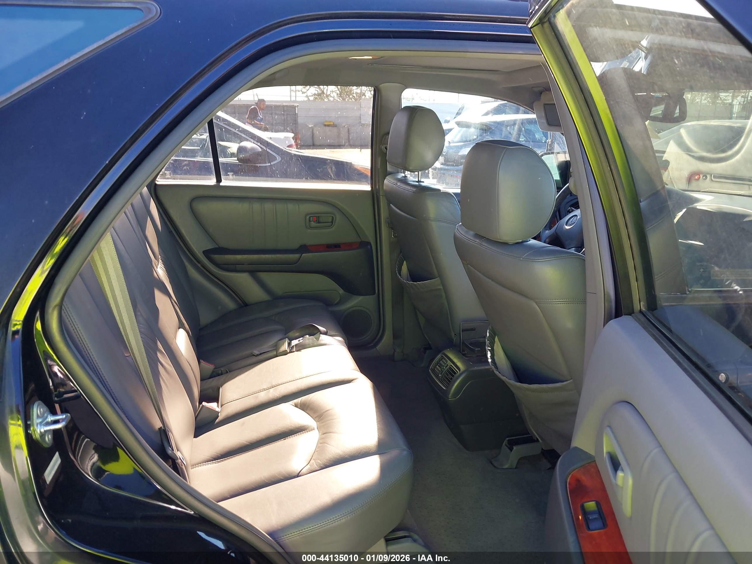 LEXUS RX image 8