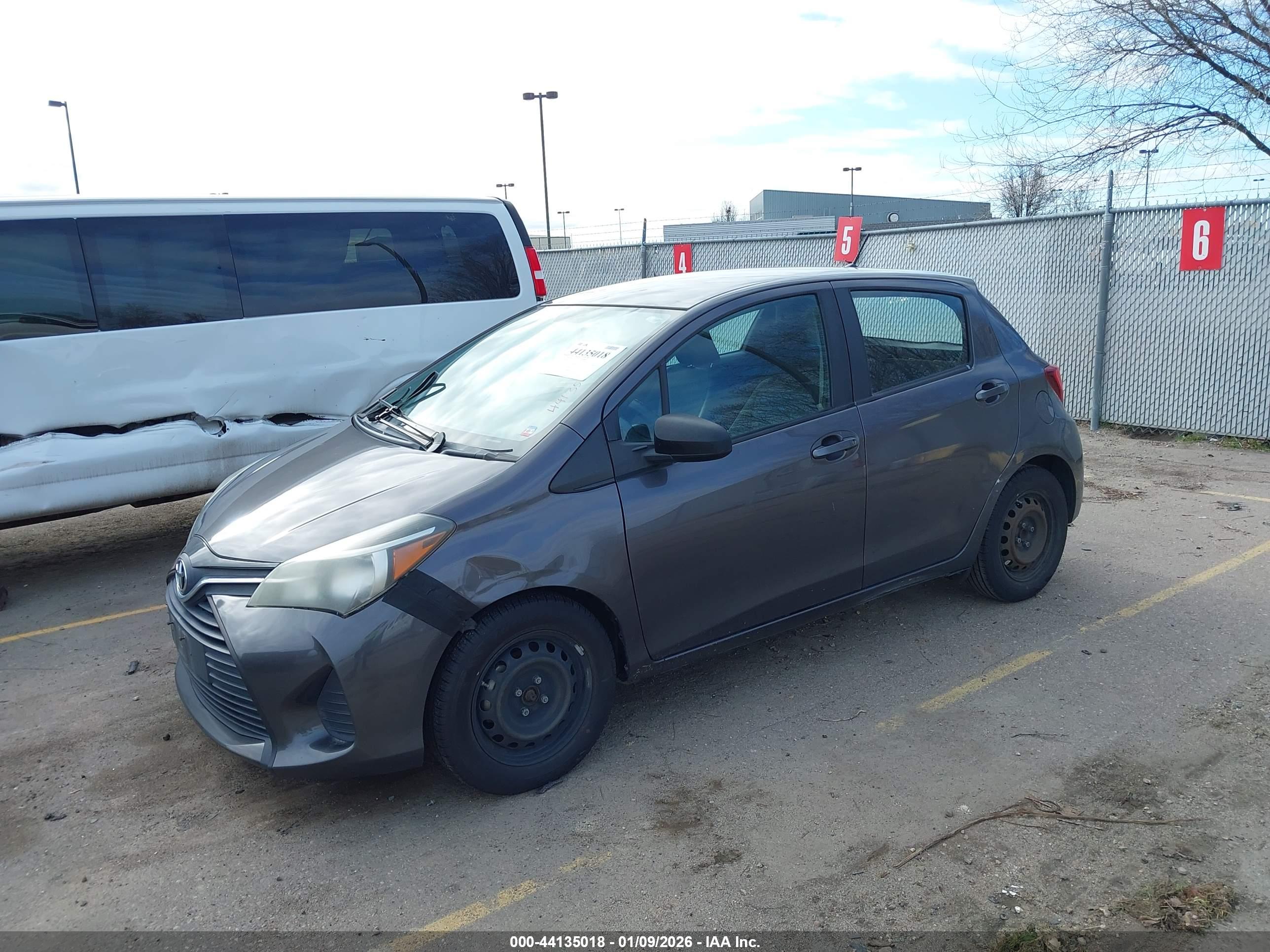 TOYOTA YARIS image 2