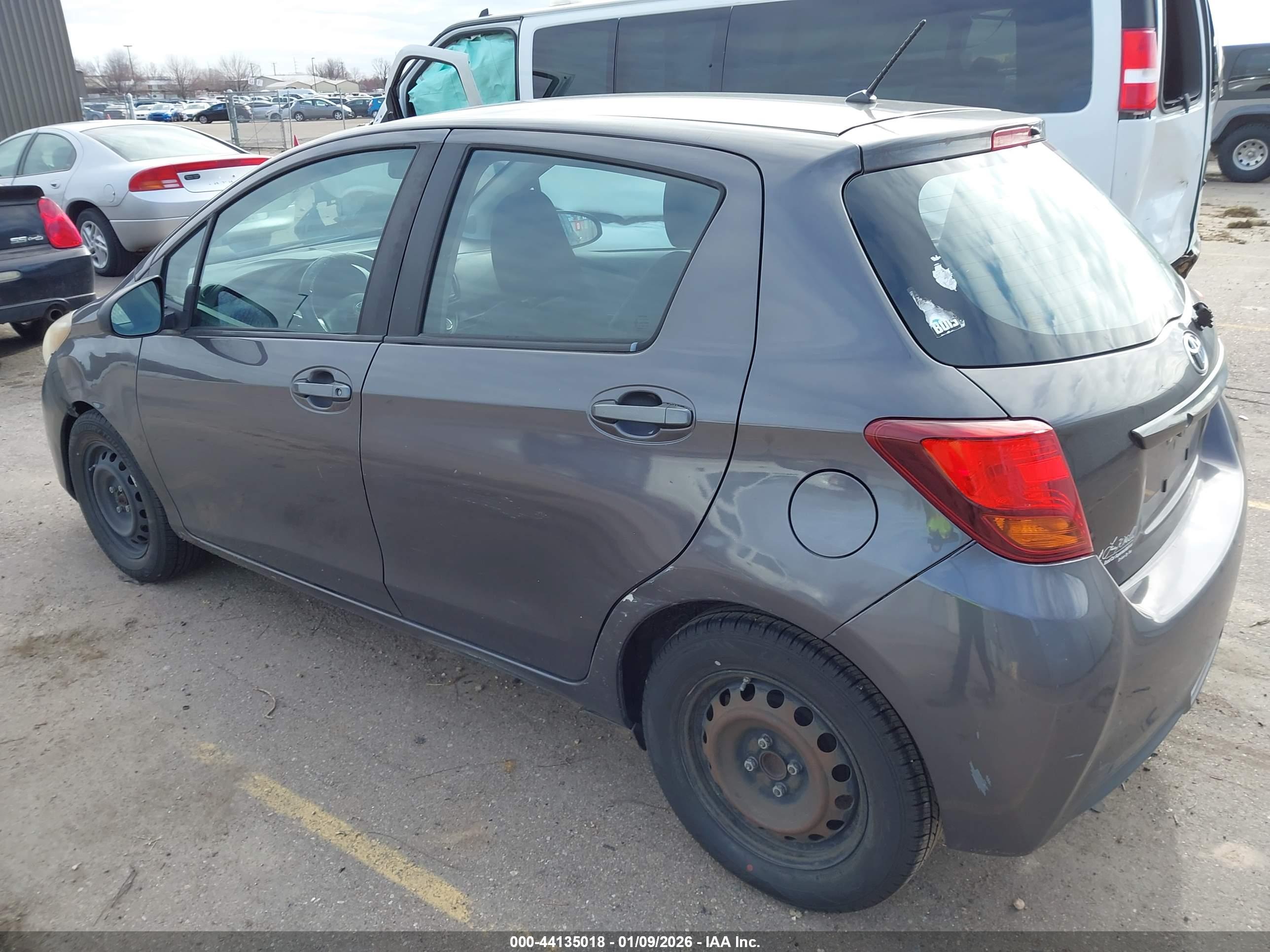 TOYOTA YARIS image 3
