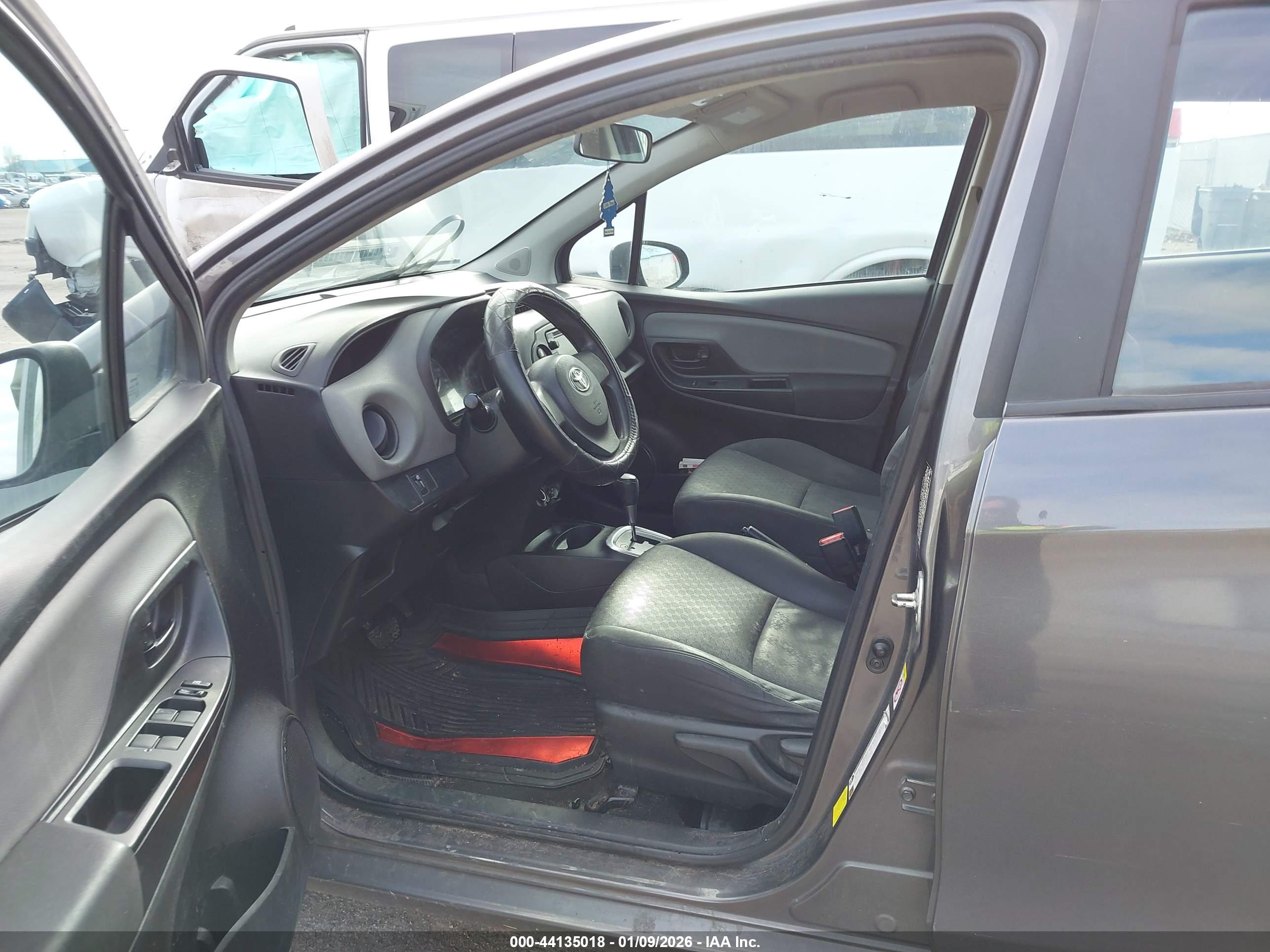 TOYOTA YARIS image 5