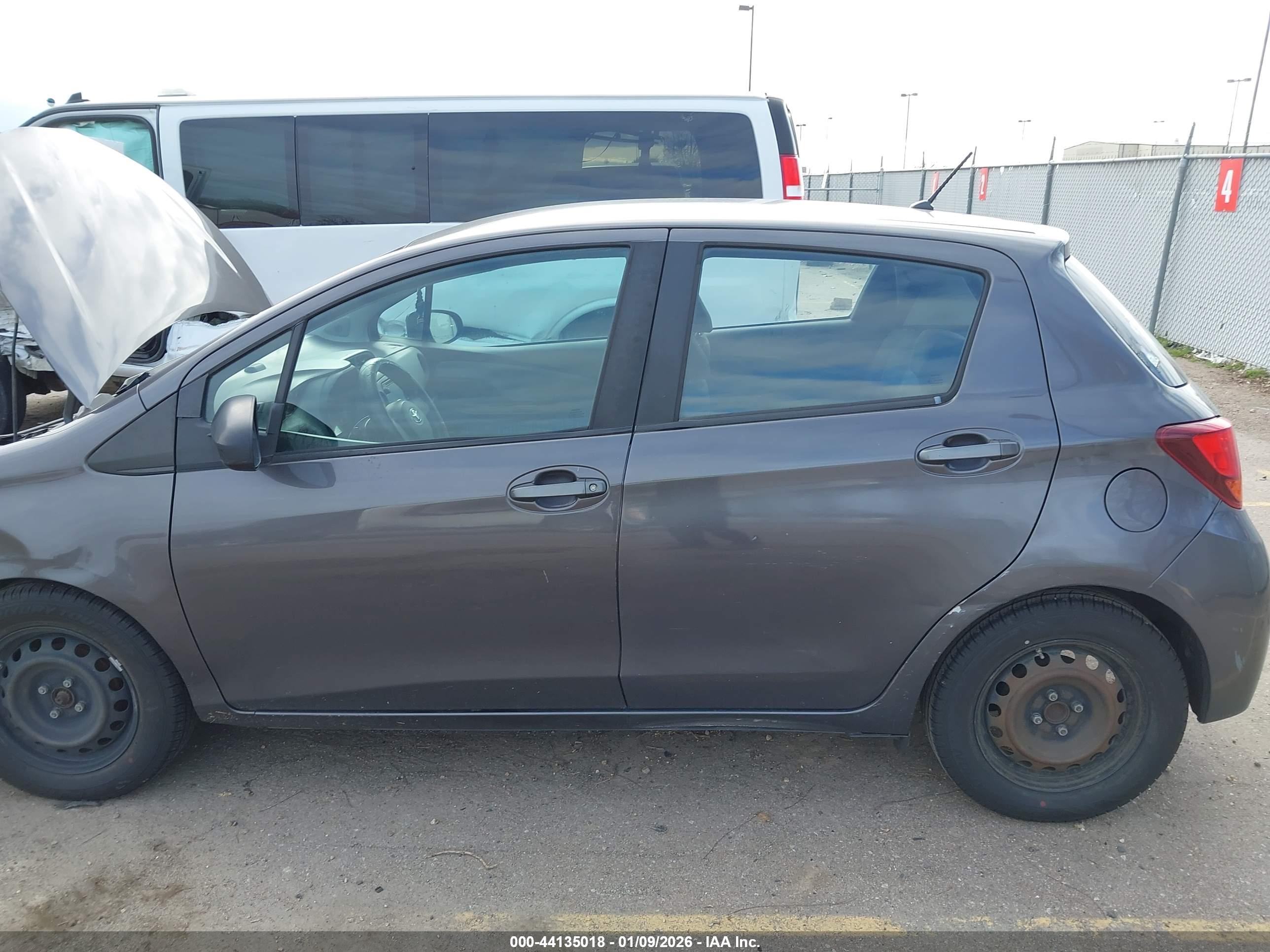 TOYOTA YARIS image 6