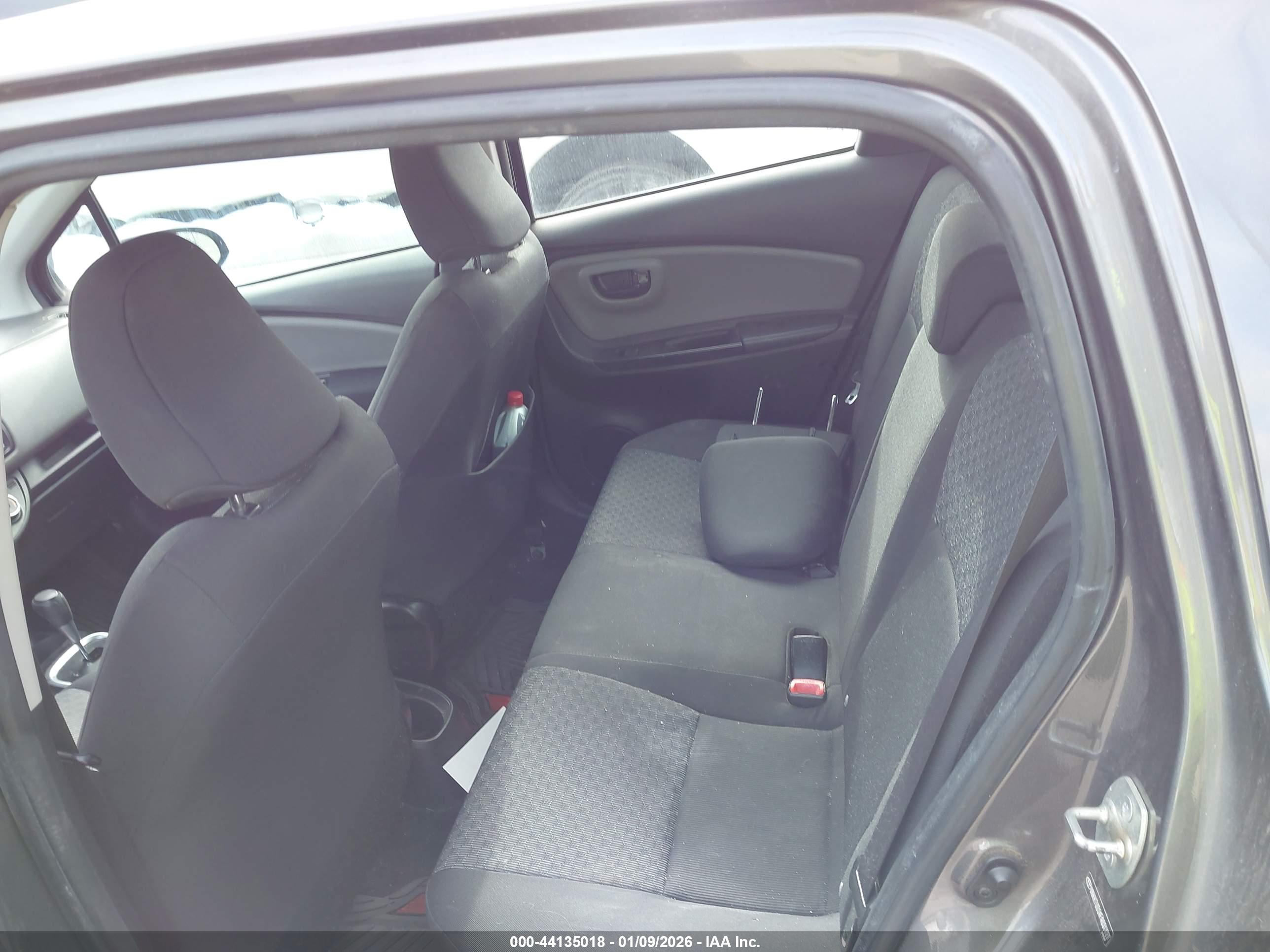 TOYOTA YARIS image 8
