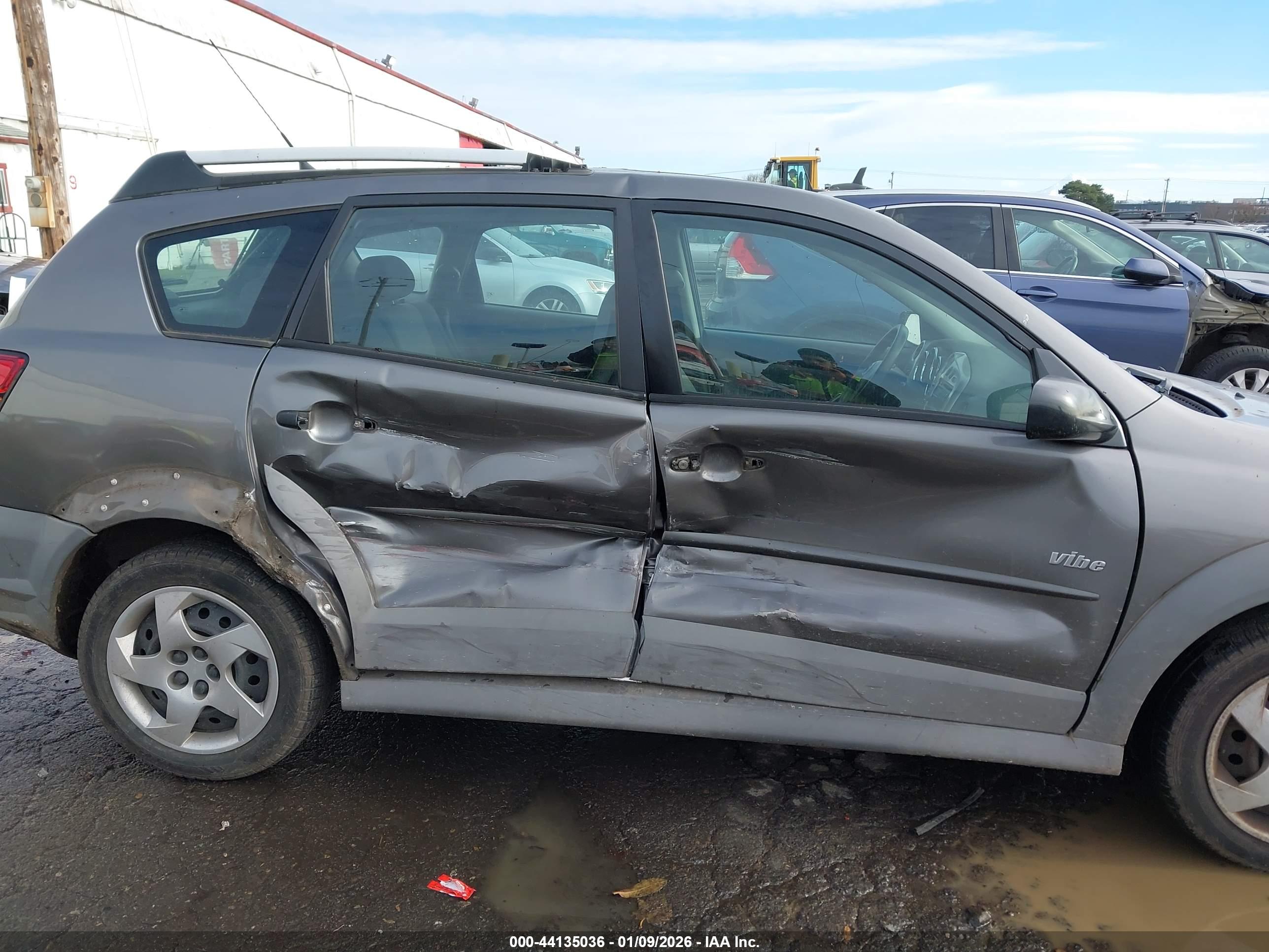 PONTIAC VIBE image 6