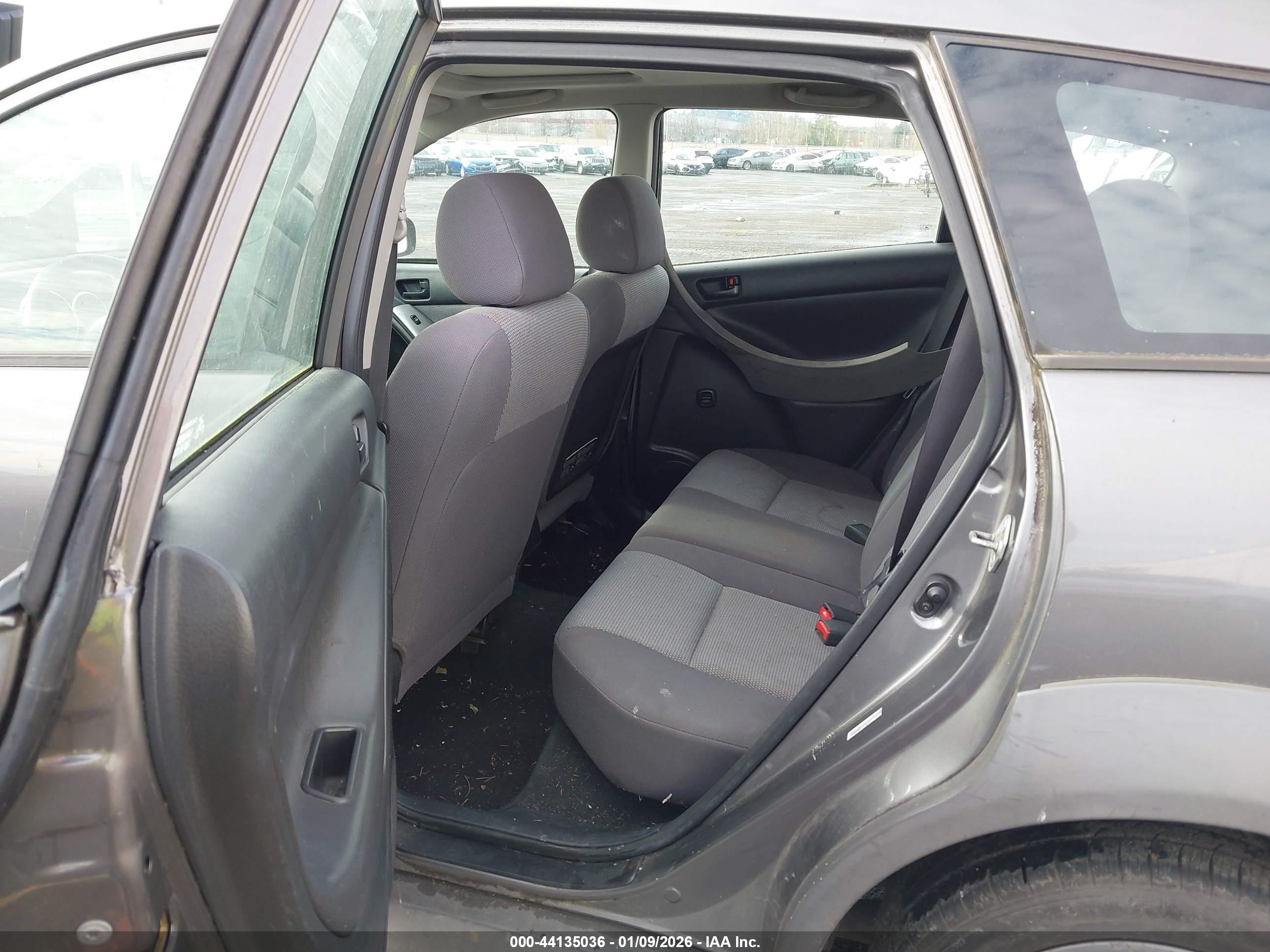 PONTIAC VIBE image 8