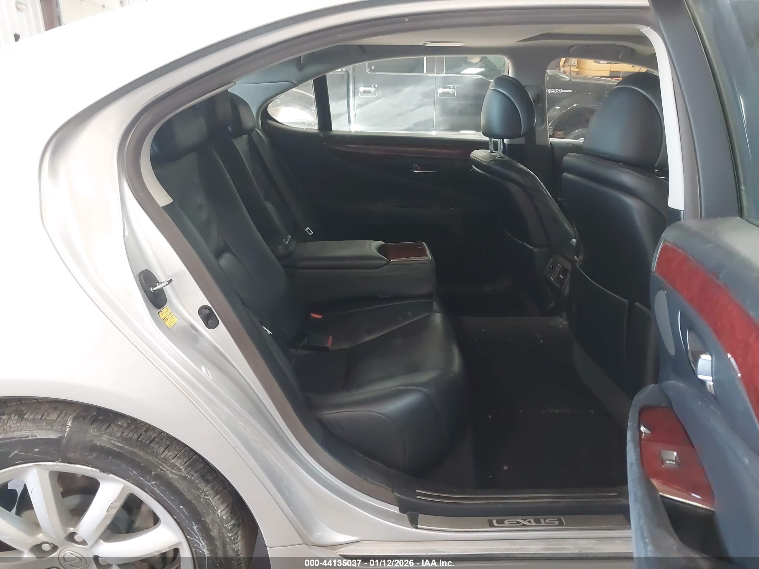 LEXUS LS image 8