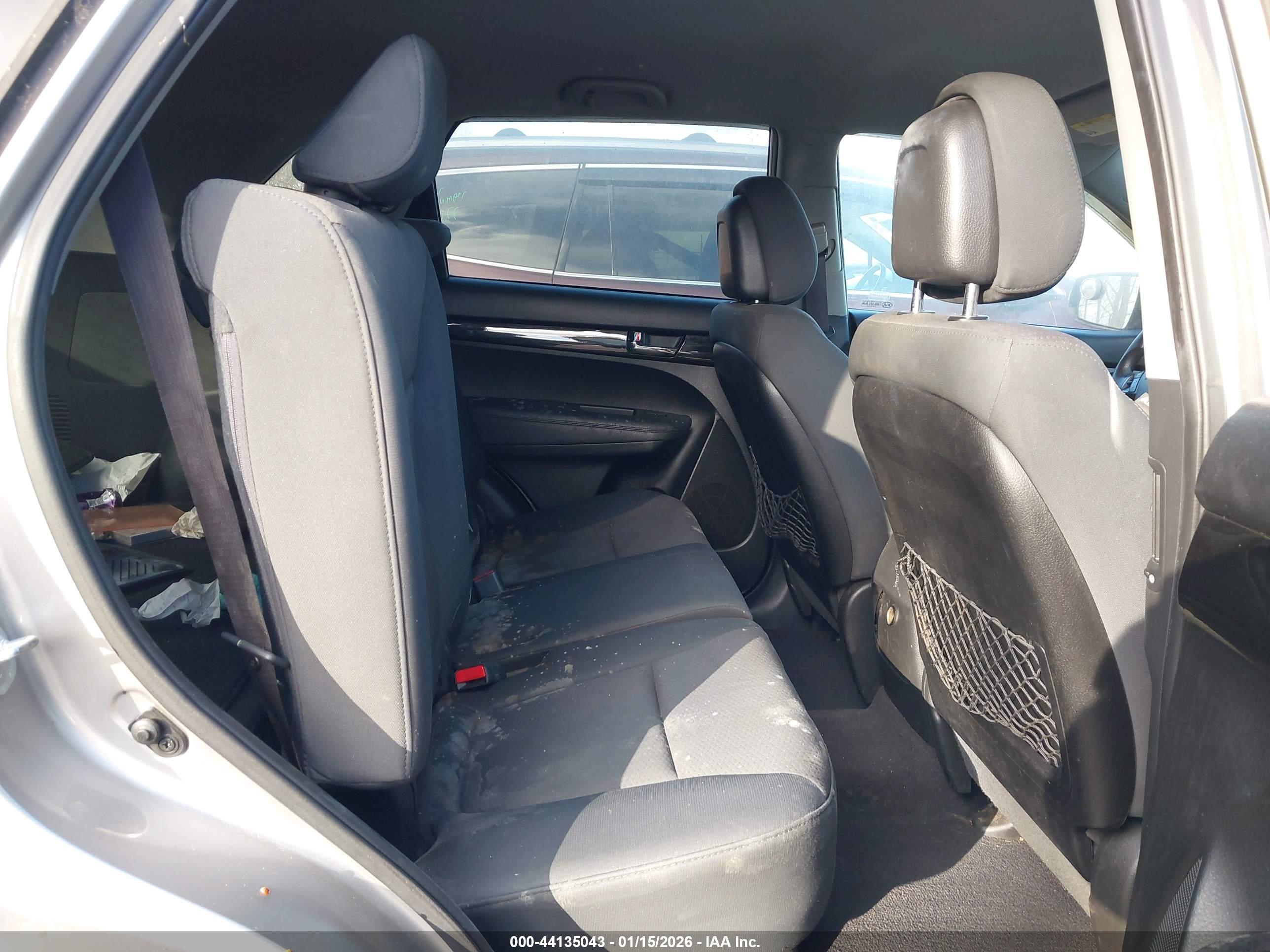 KIA SORENTO image 8