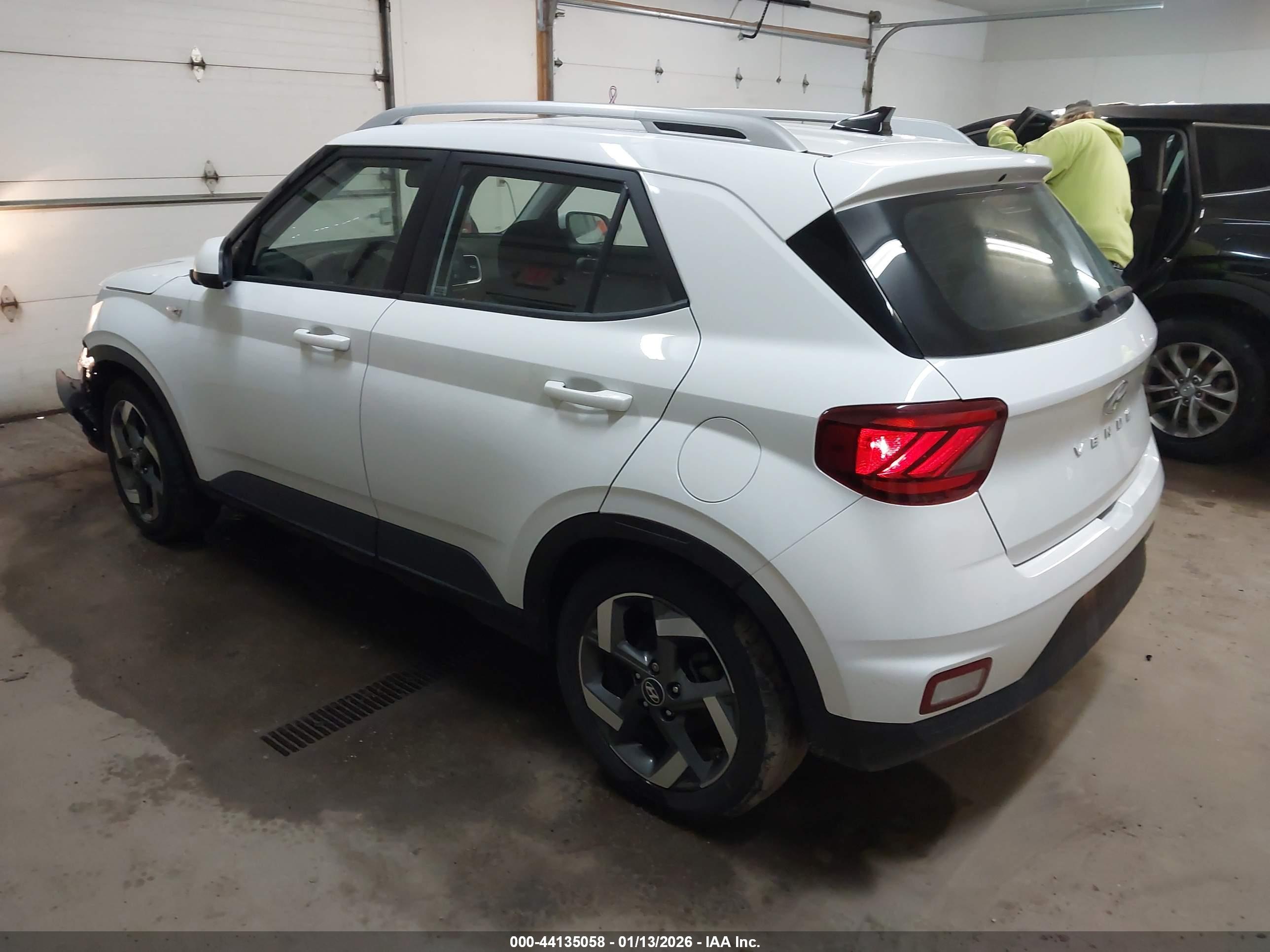 HYUNDAI VENUE image 3