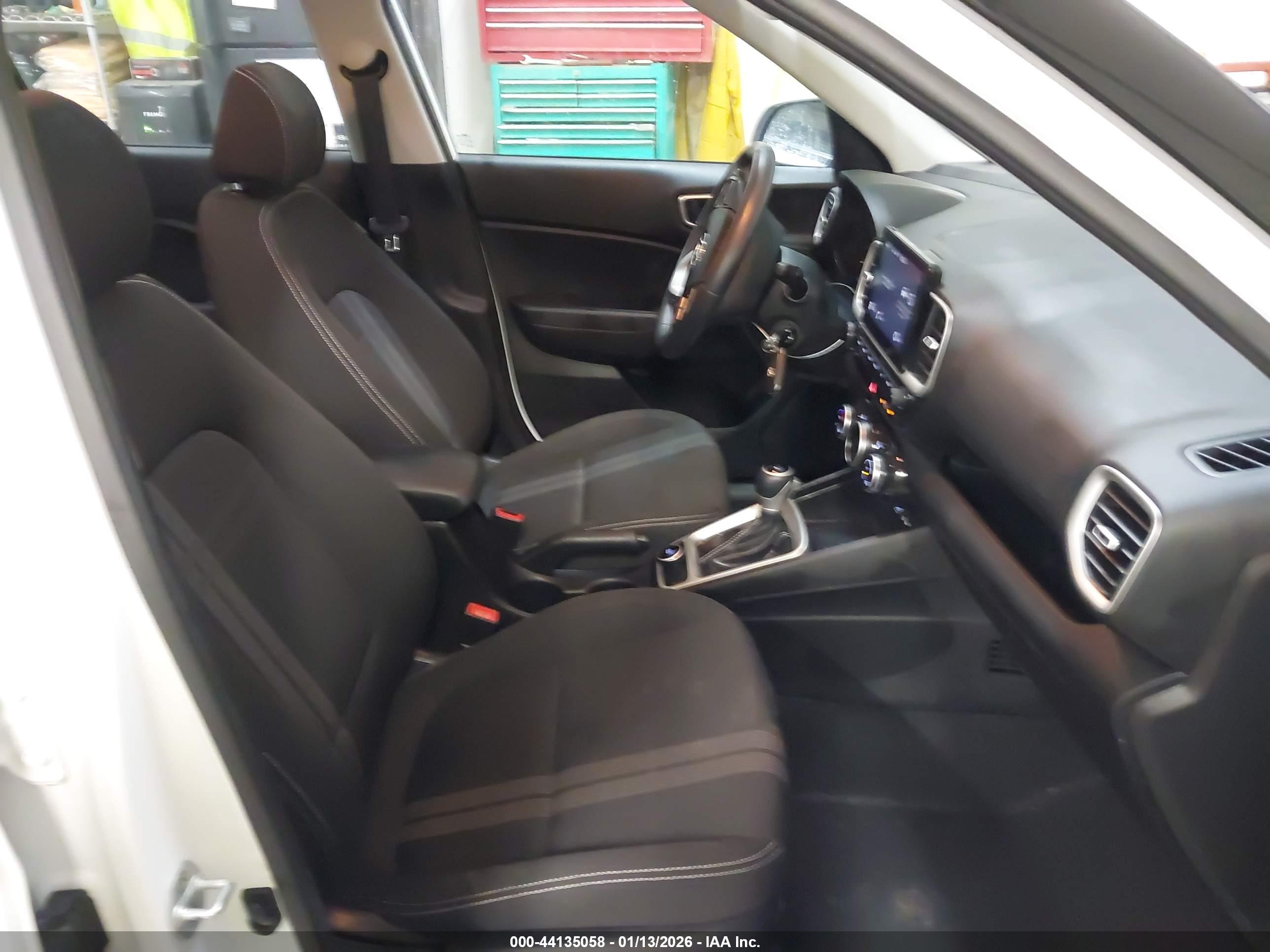 HYUNDAI VENUE image 5