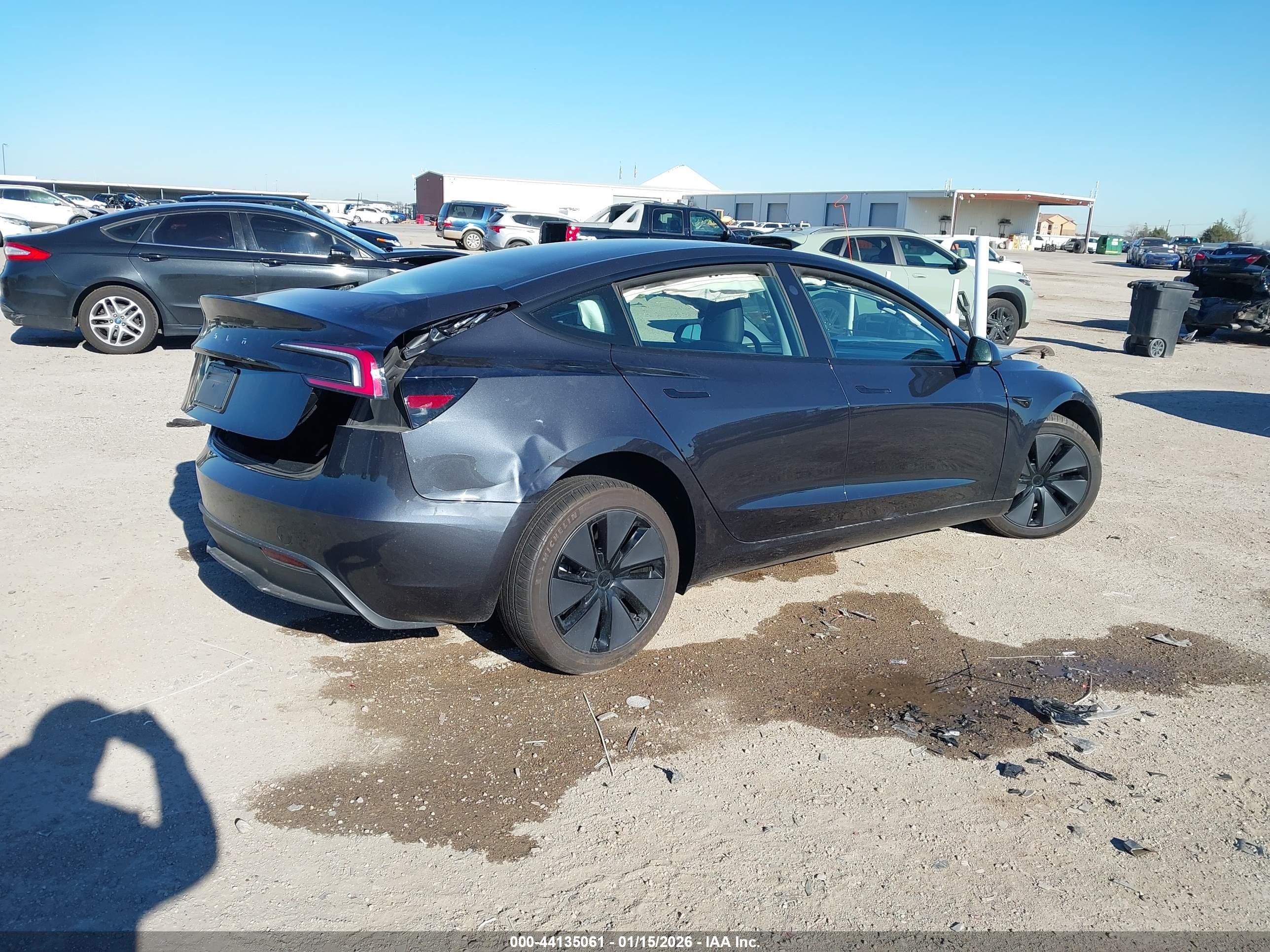 TESLA MODEL image 6