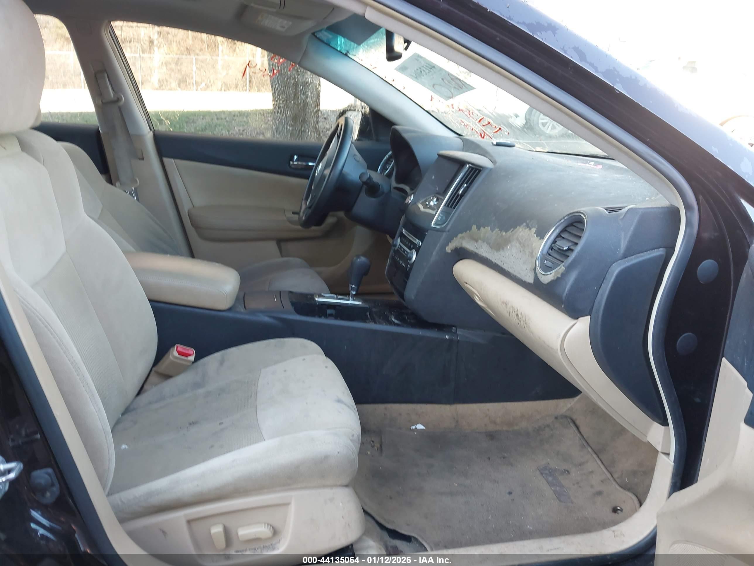 NISSAN MAXIMA image 5