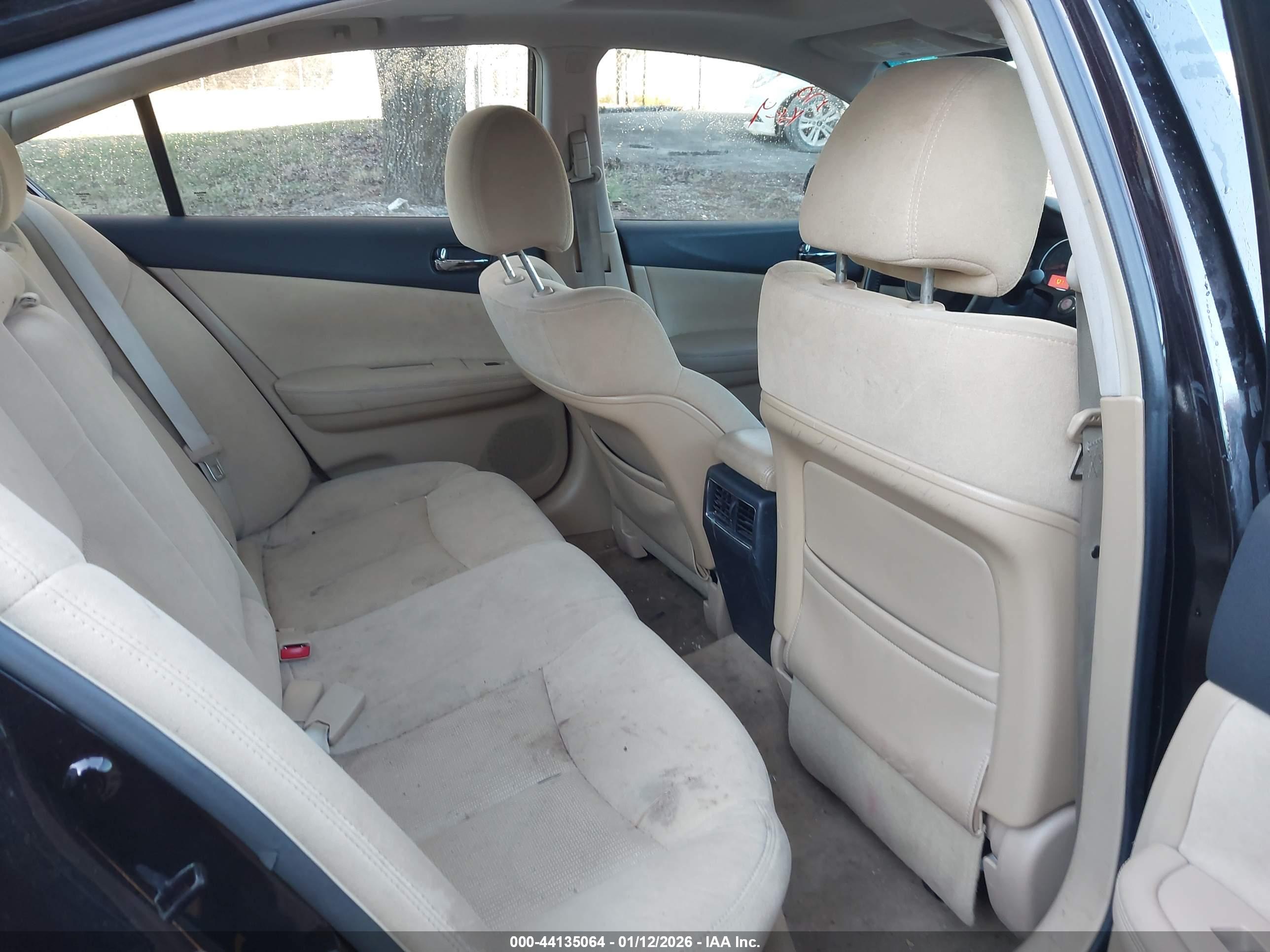 NISSAN MAXIMA image 8