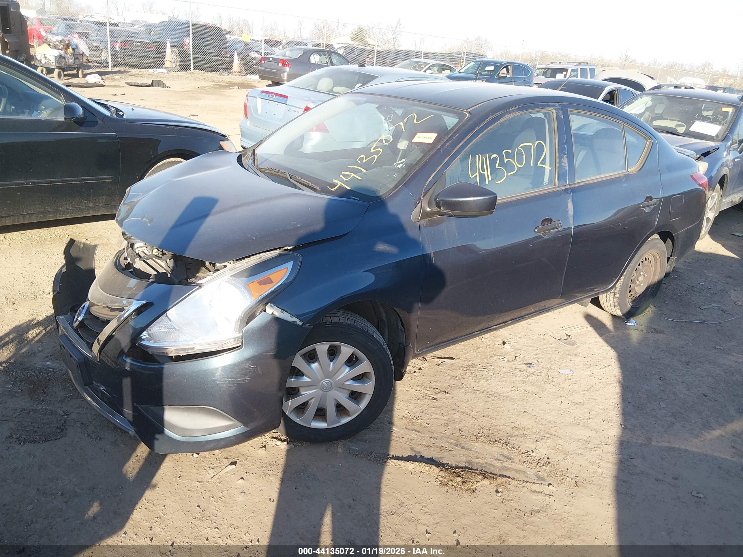 NISSAN VERSA image 2