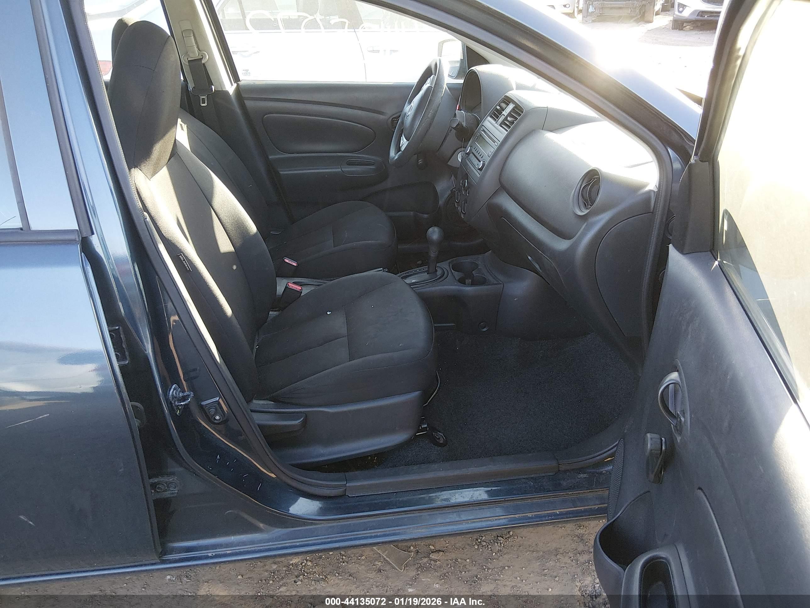 NISSAN VERSA image 5