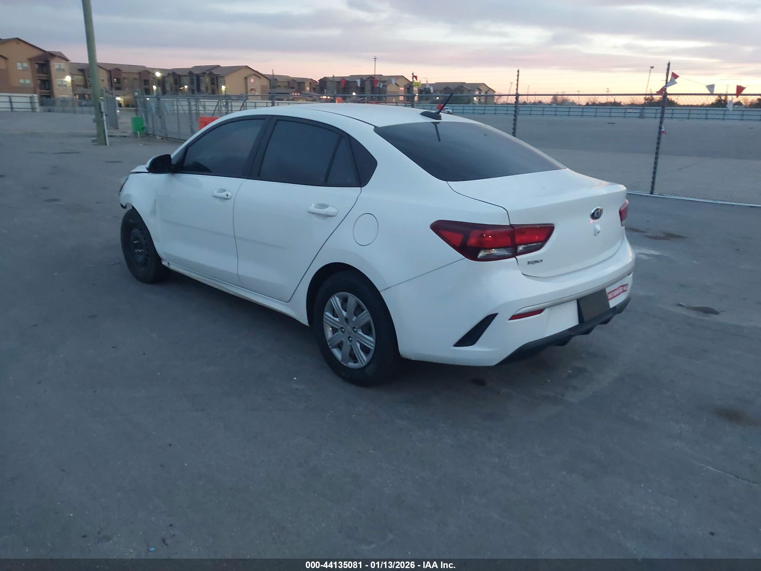 KIA RIO image 3