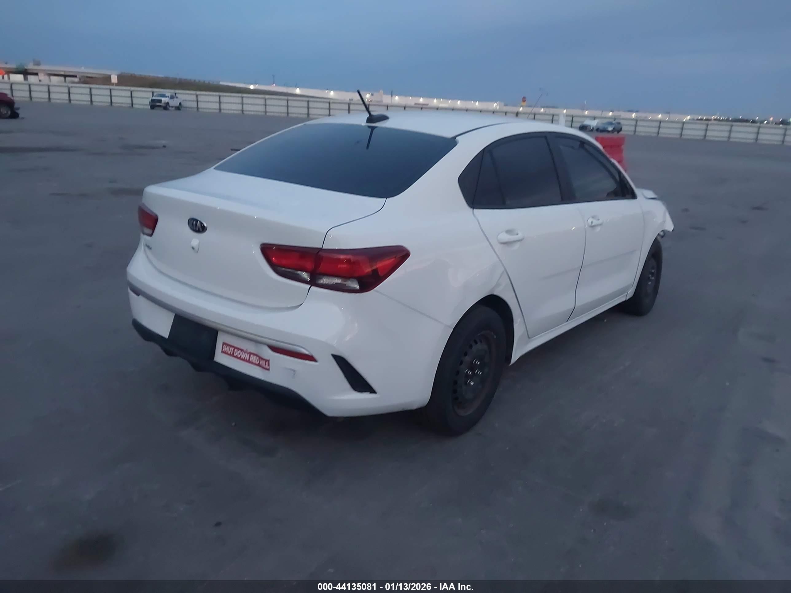 KIA RIO image 4