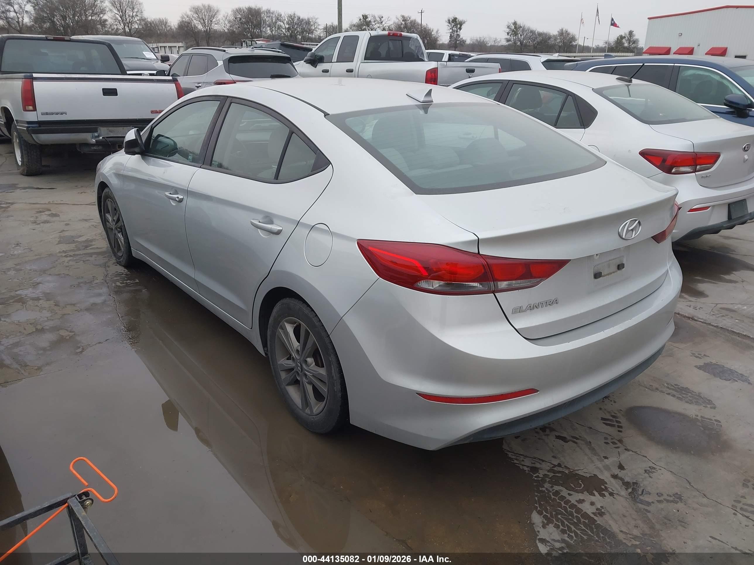 HYUNDAI ELANTRA image 3