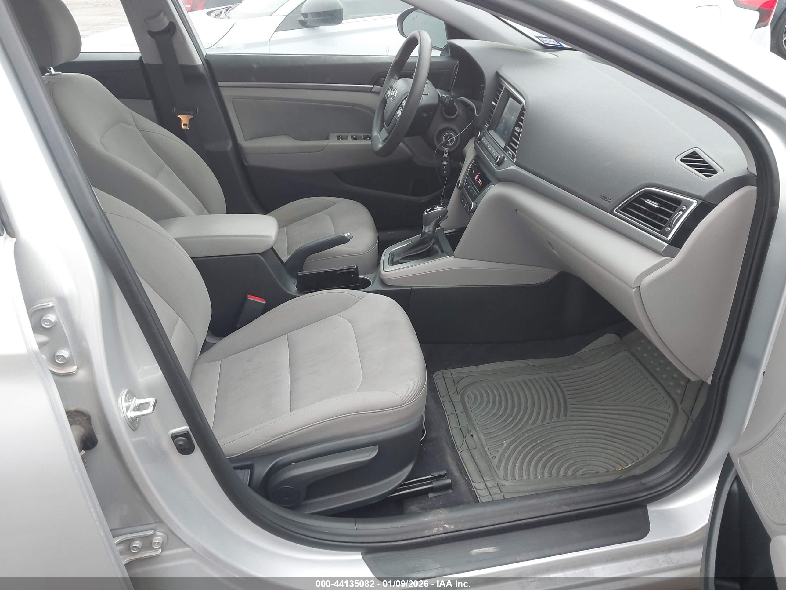 HYUNDAI ELANTRA image 5