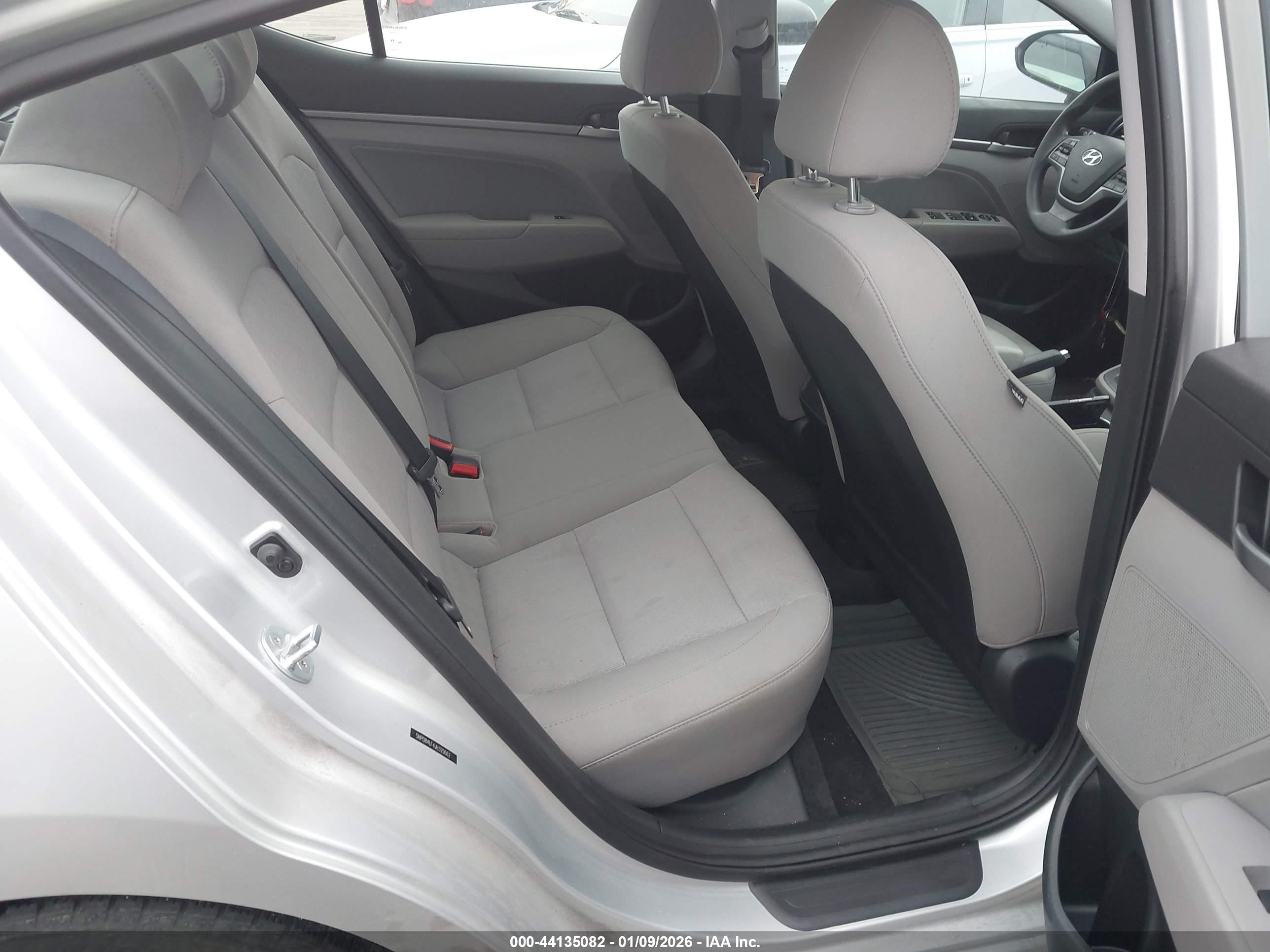 HYUNDAI ELANTRA image 8