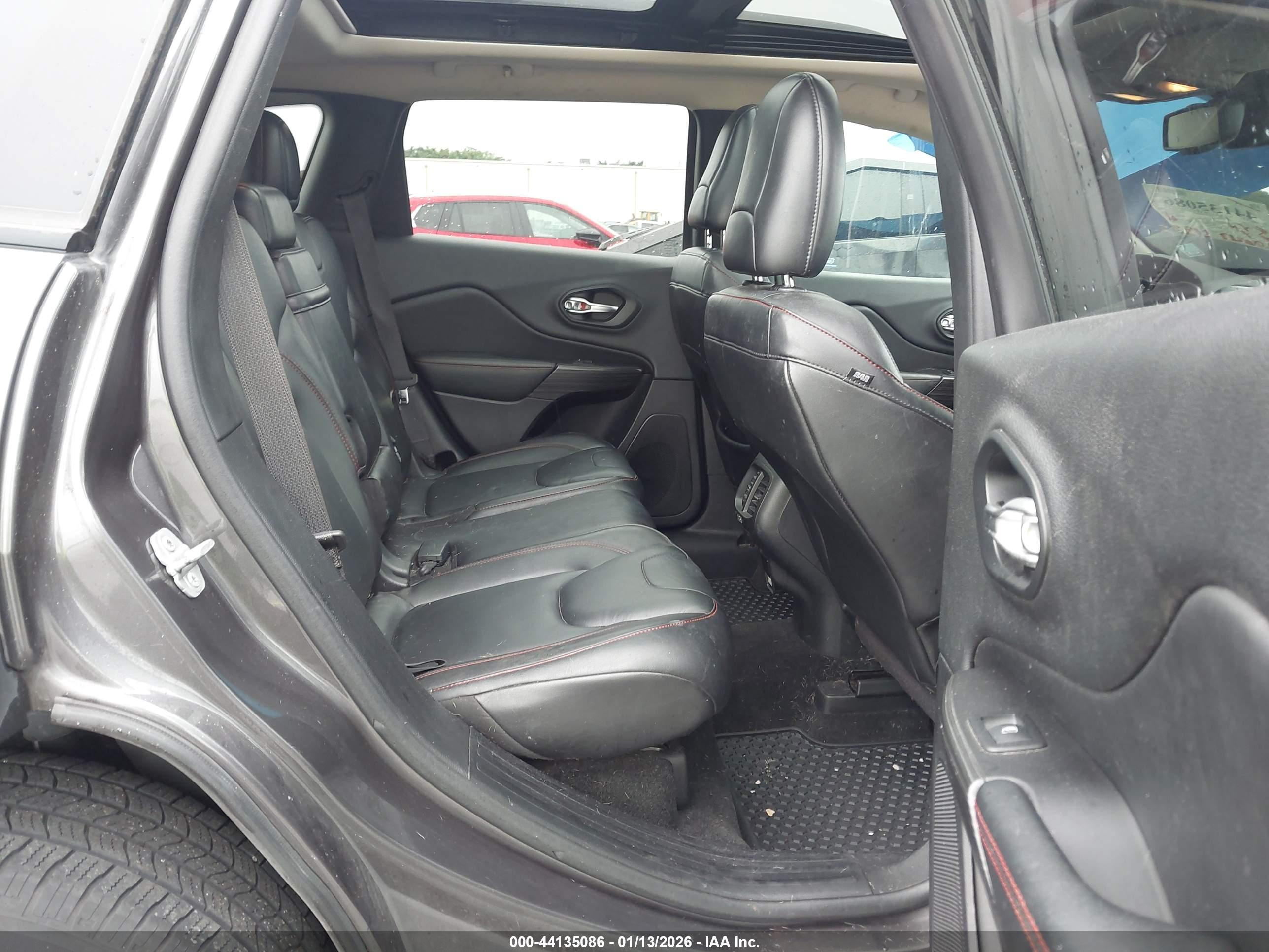 JEEP CHEROKEE image 8