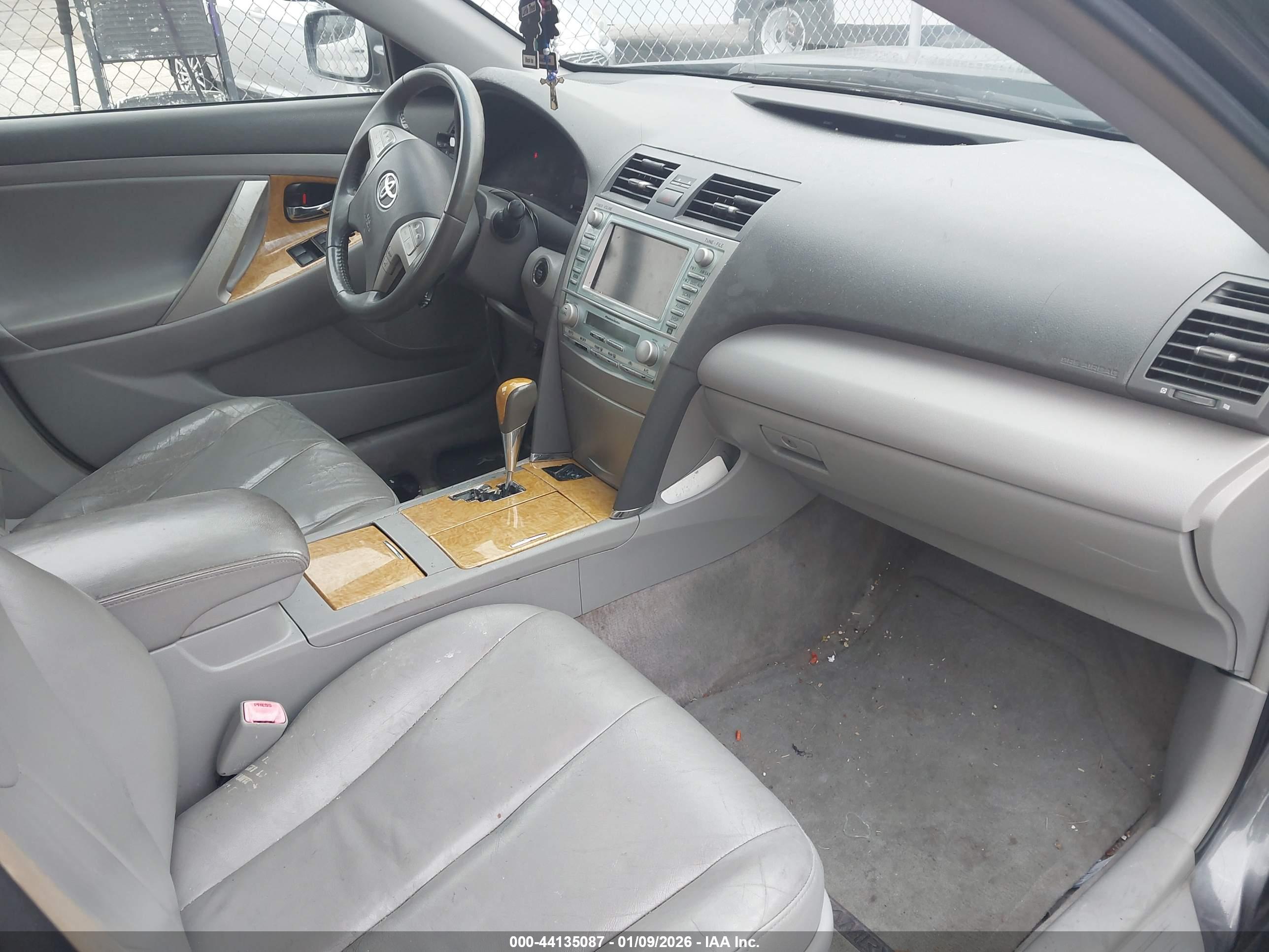 TOYOTA CAMRY image 5