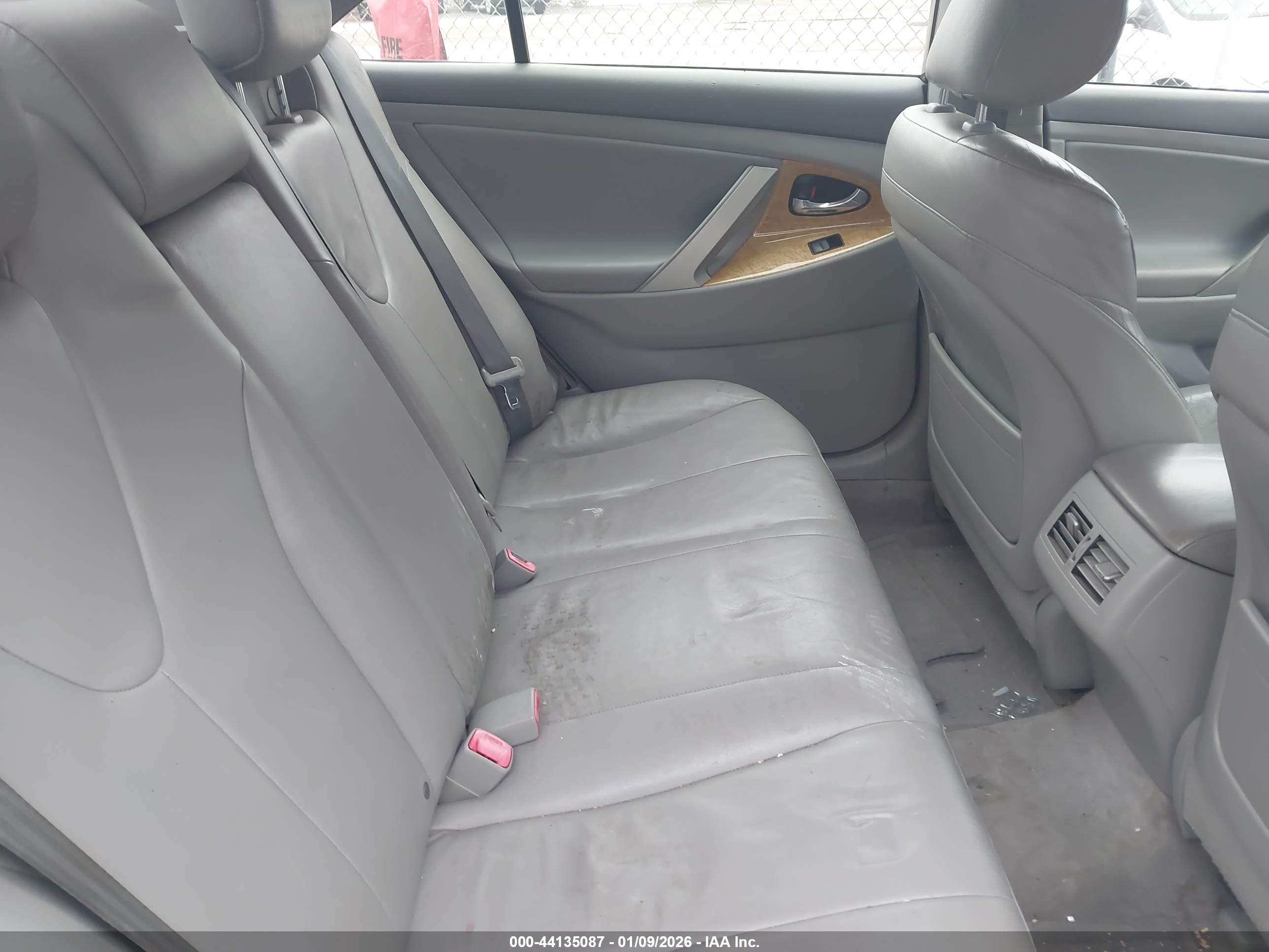 TOYOTA CAMRY image 8