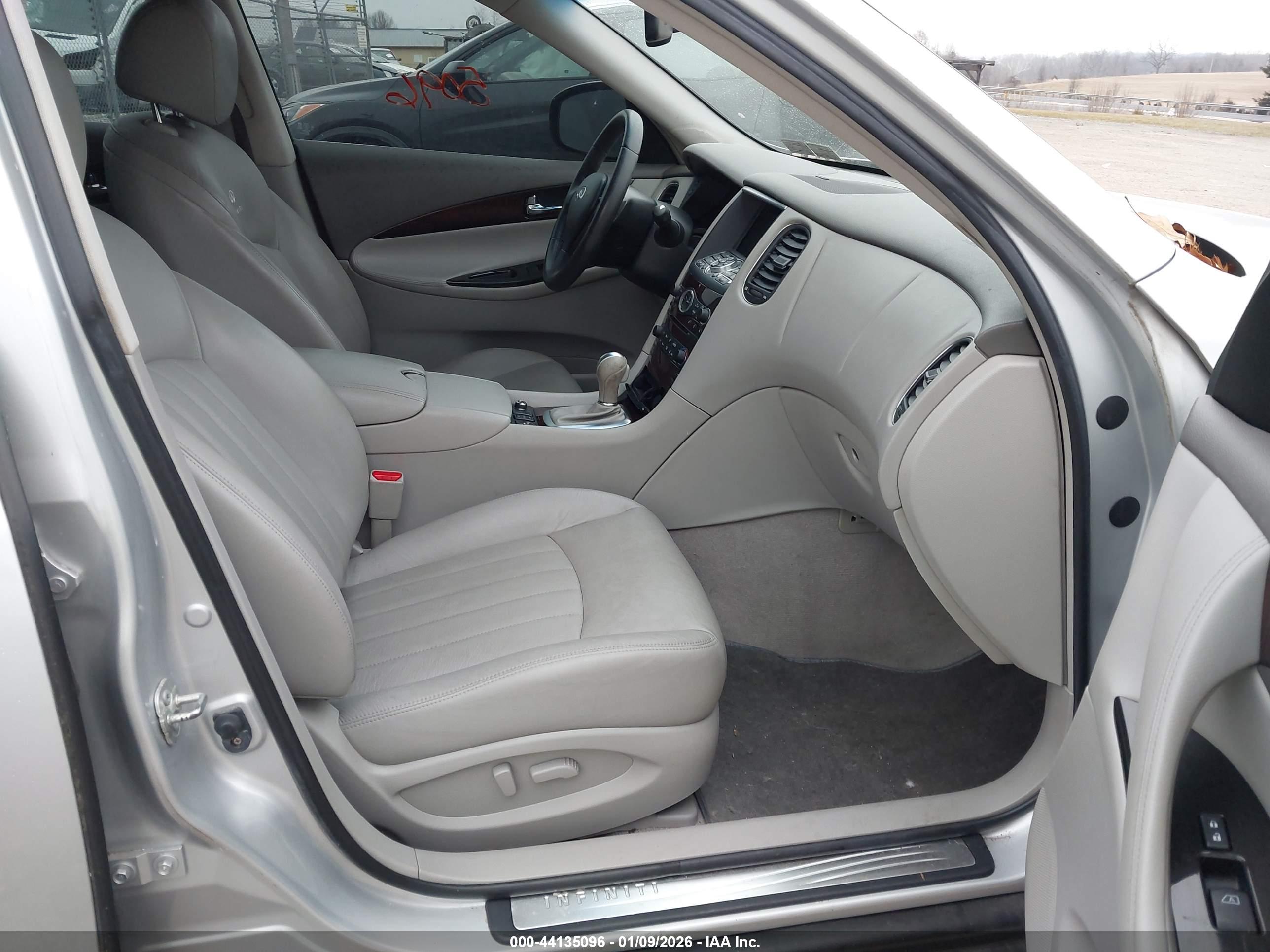 INFINITI EX35 image 5