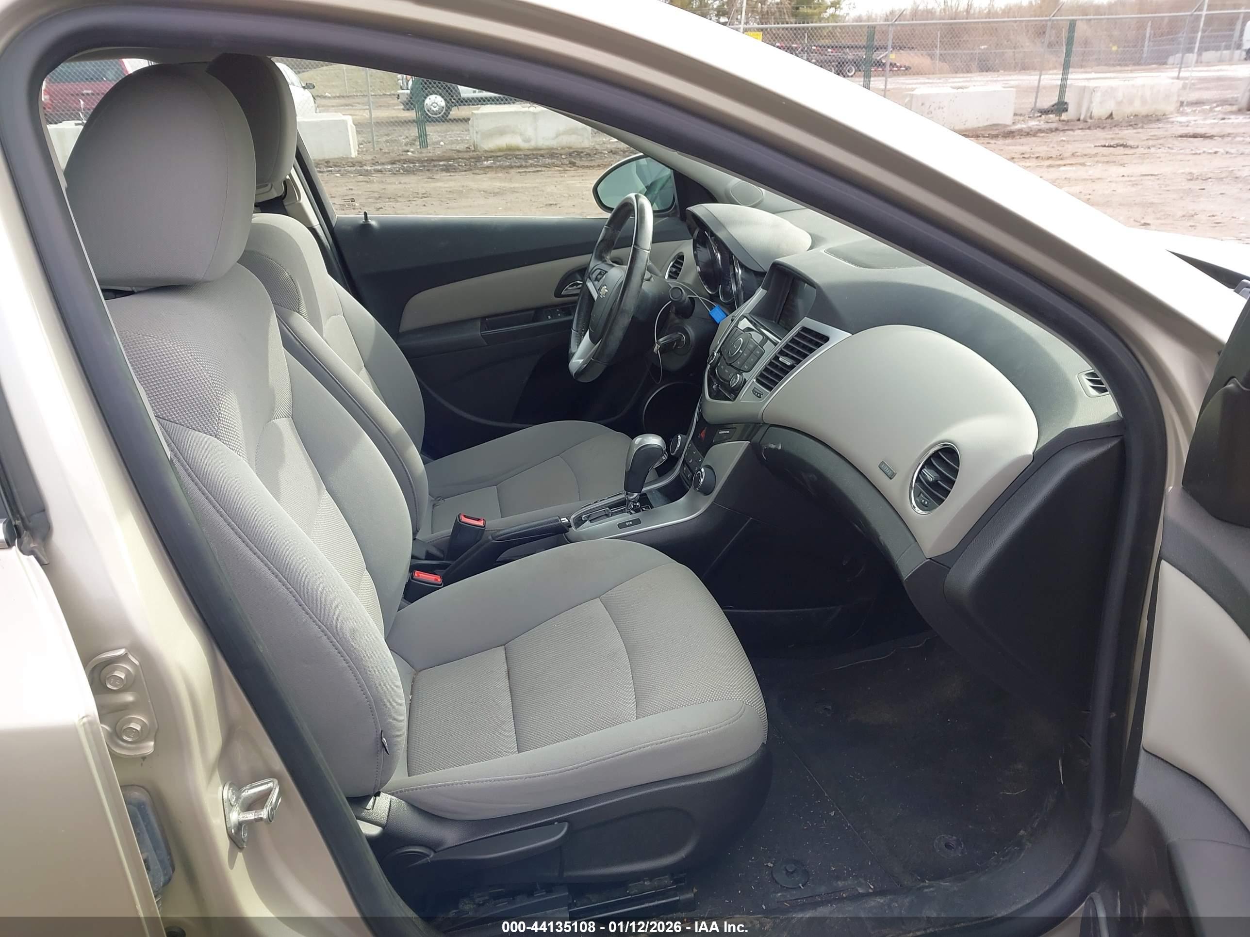 CHEVROLET CRUZE image 5