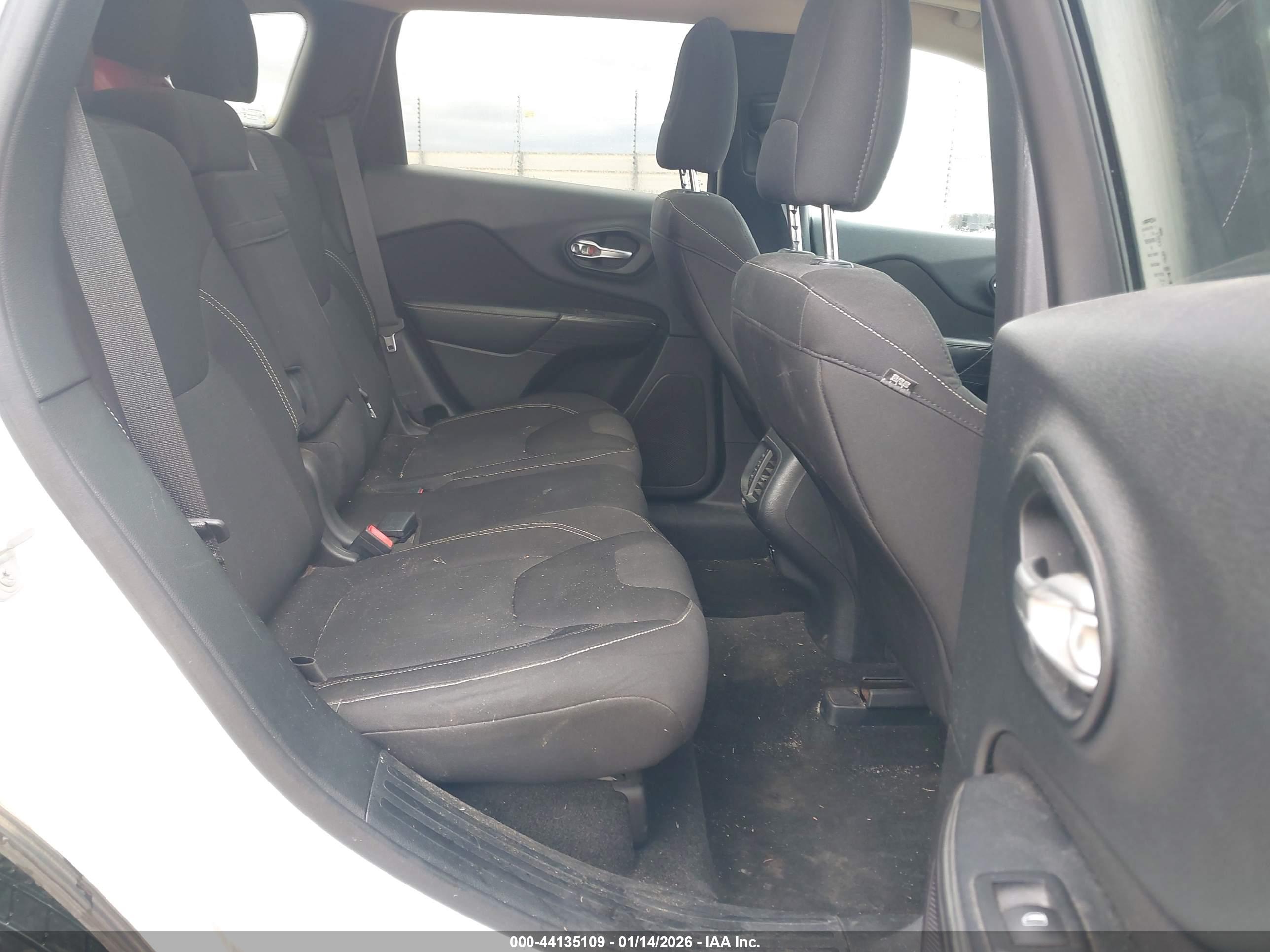 JEEP CHEROKEE image 8
