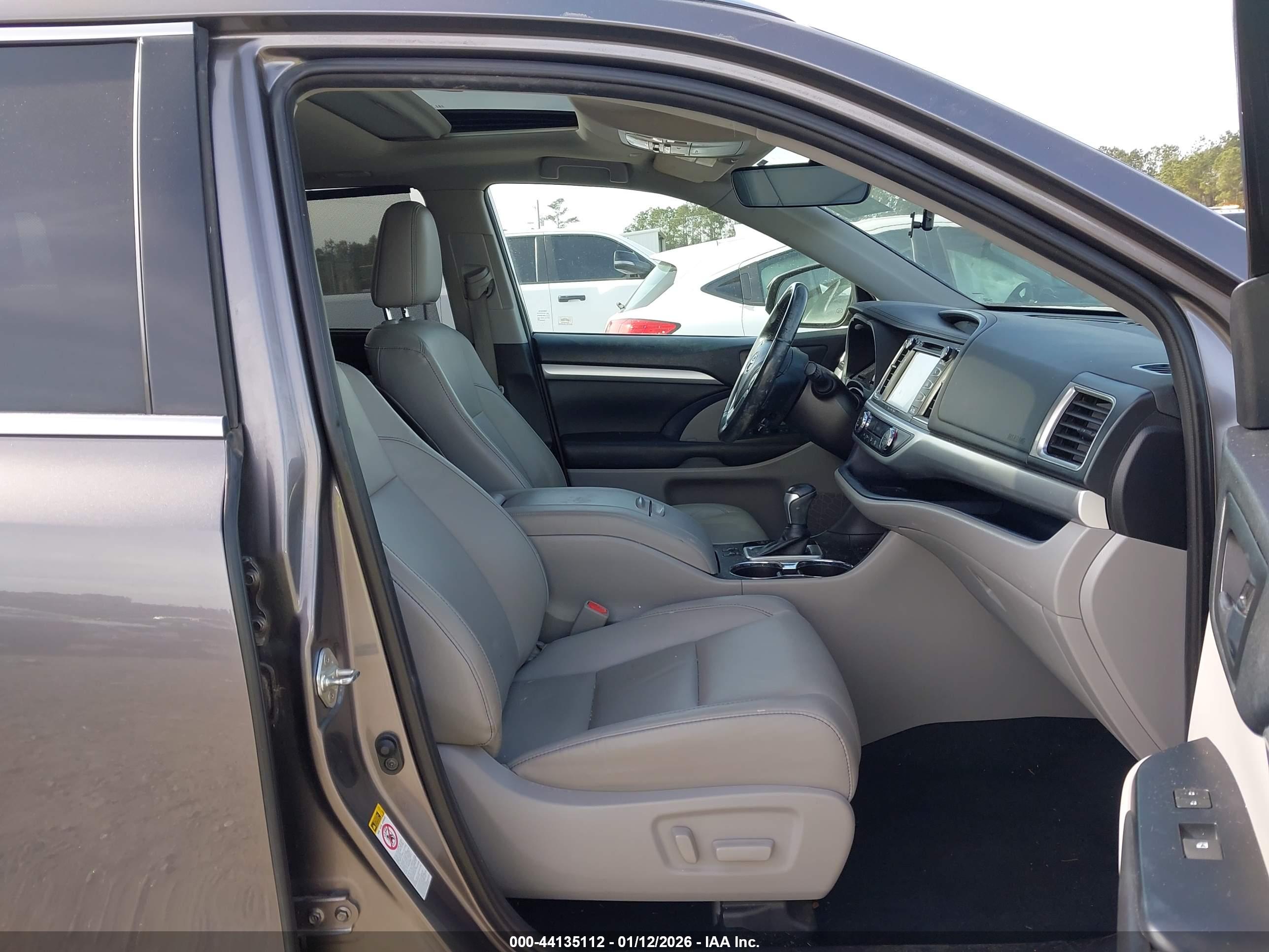 TOYOTA HIGHLANDER image 5