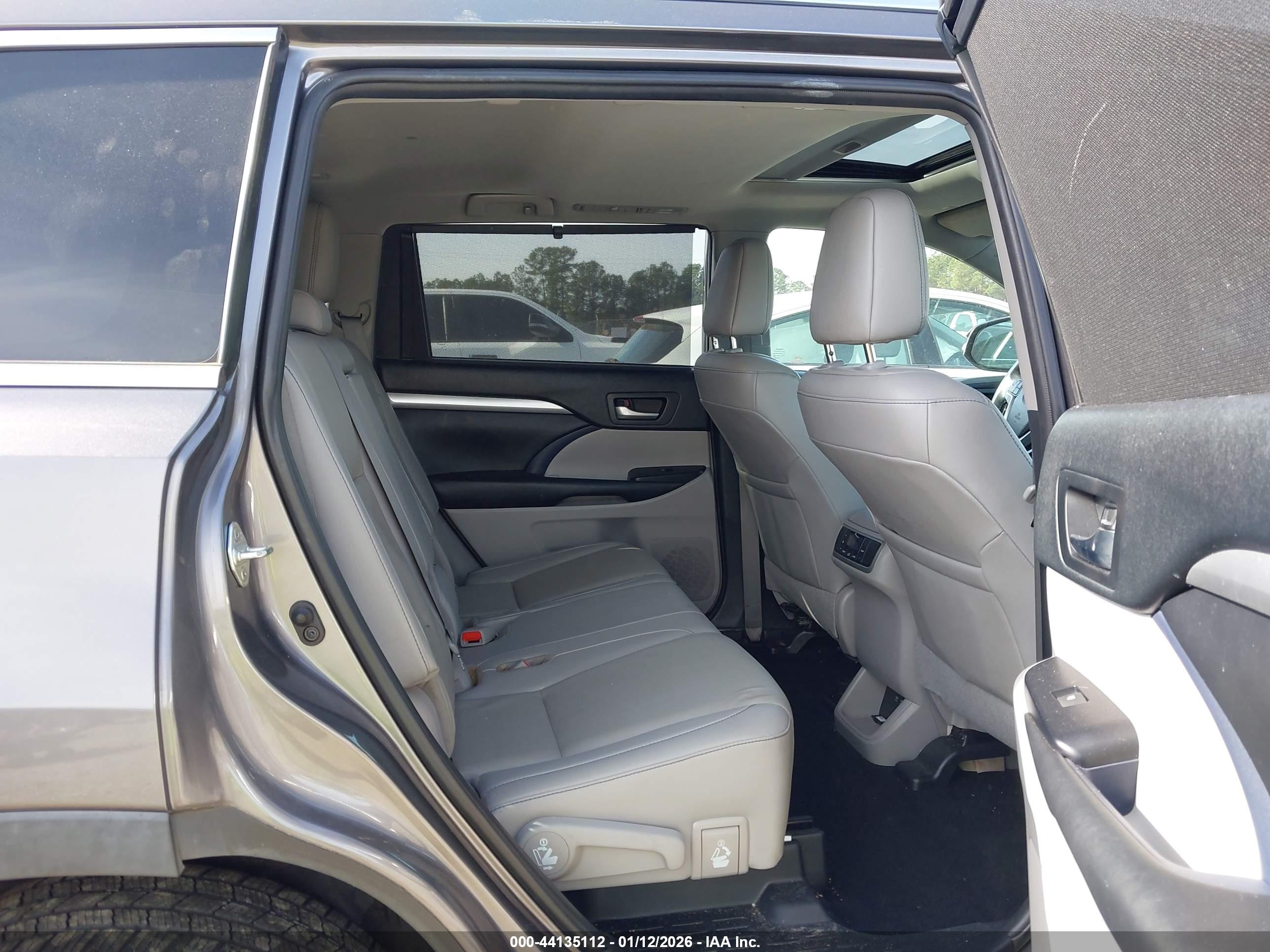 TOYOTA HIGHLANDER image 8