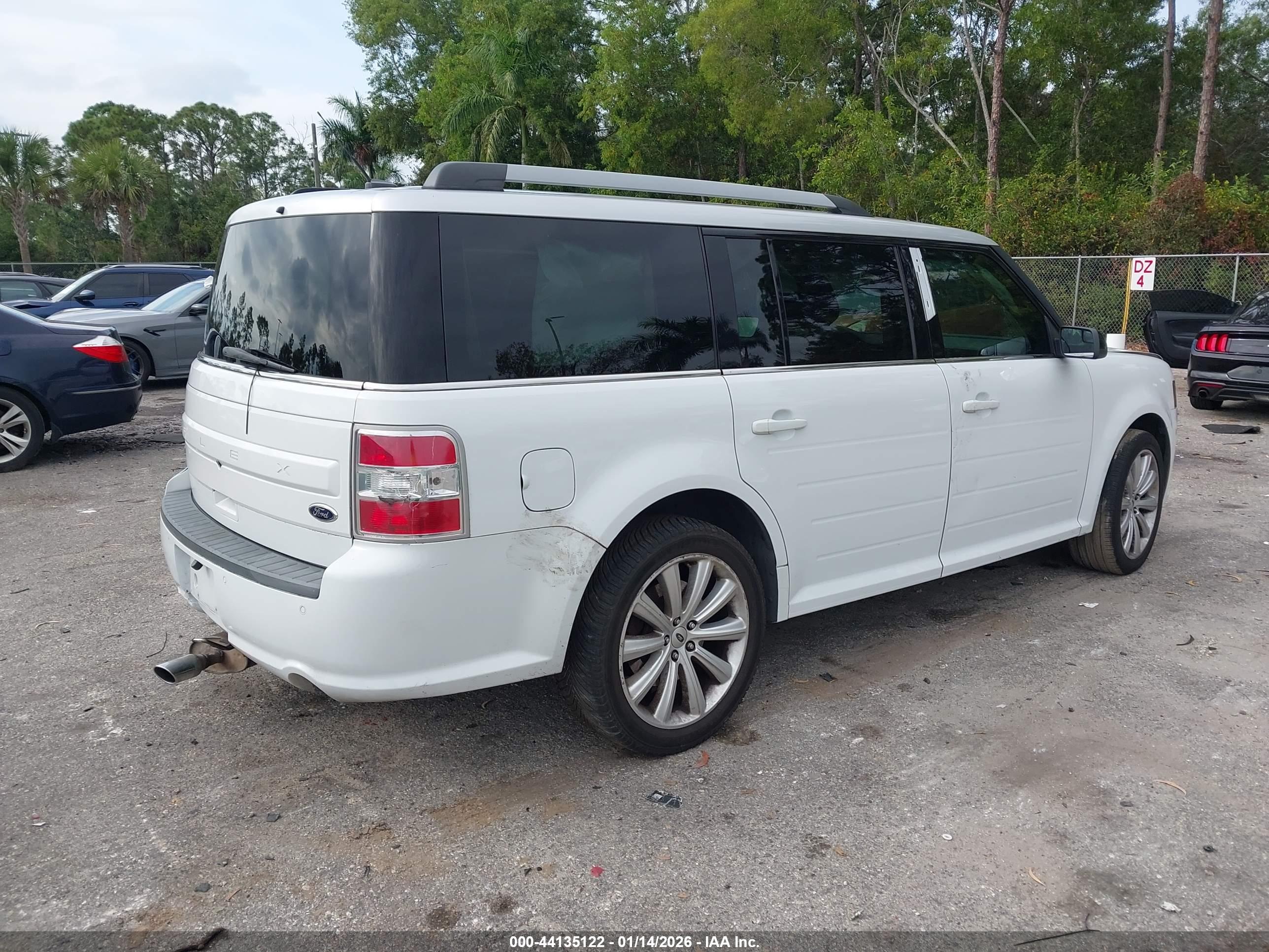FORD FLEX image 4