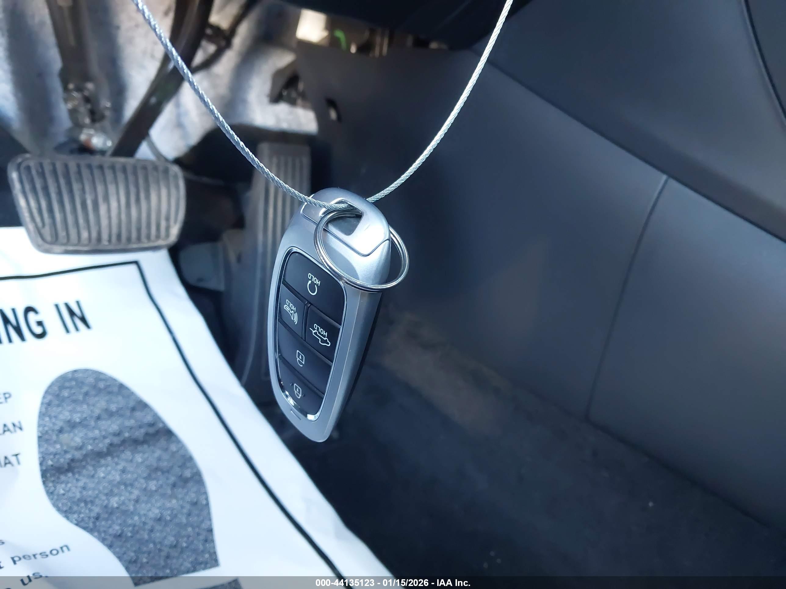 HYUNDAI SANTA image 11