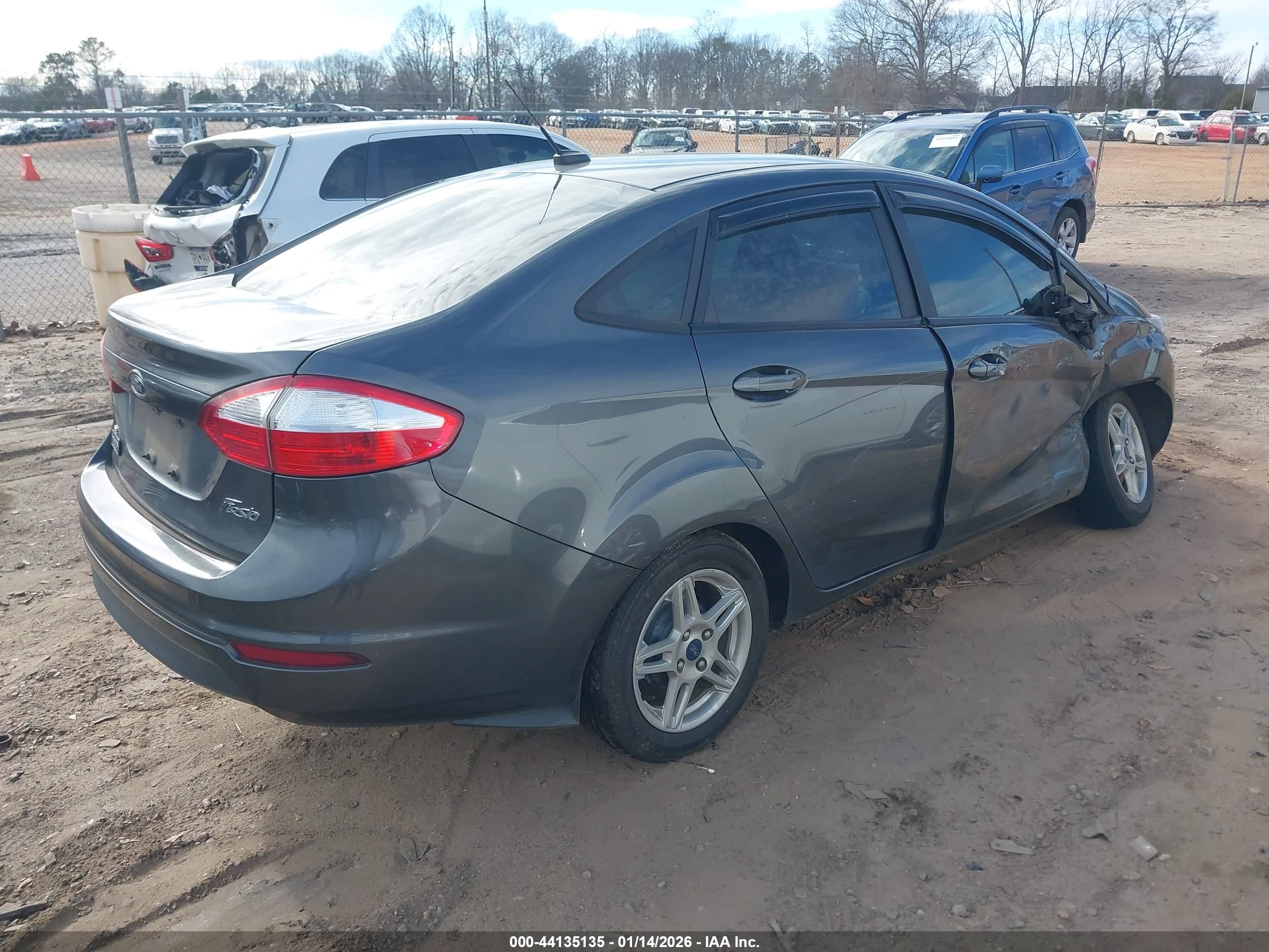 FORD FIESTA image 4