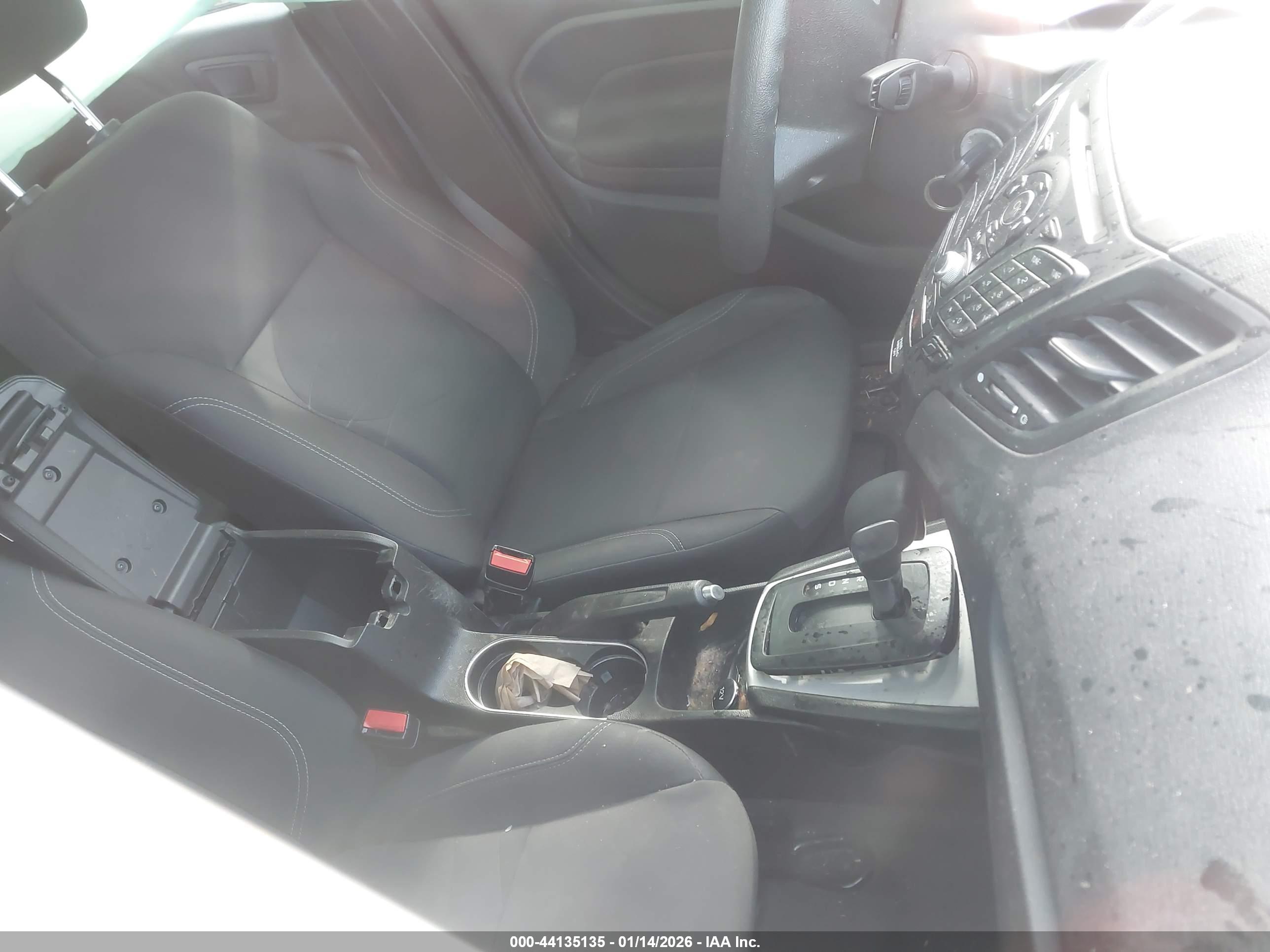 FORD FIESTA image 5