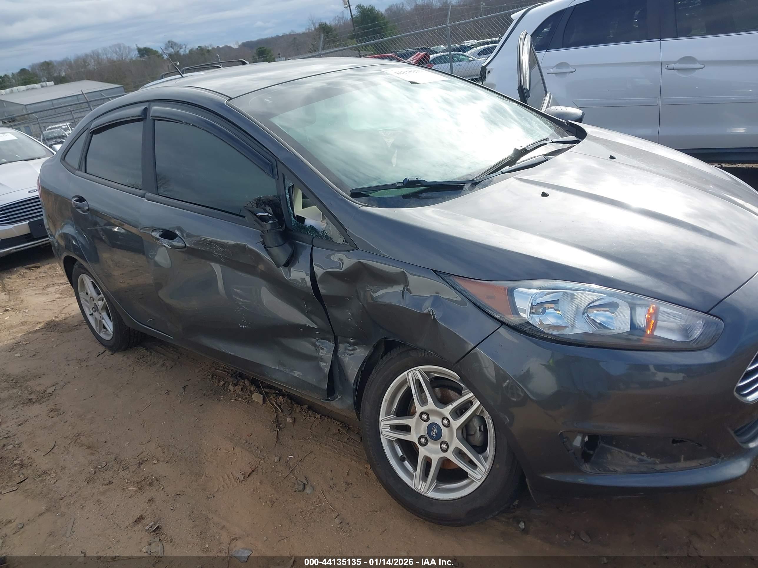 FORD FIESTA image 6