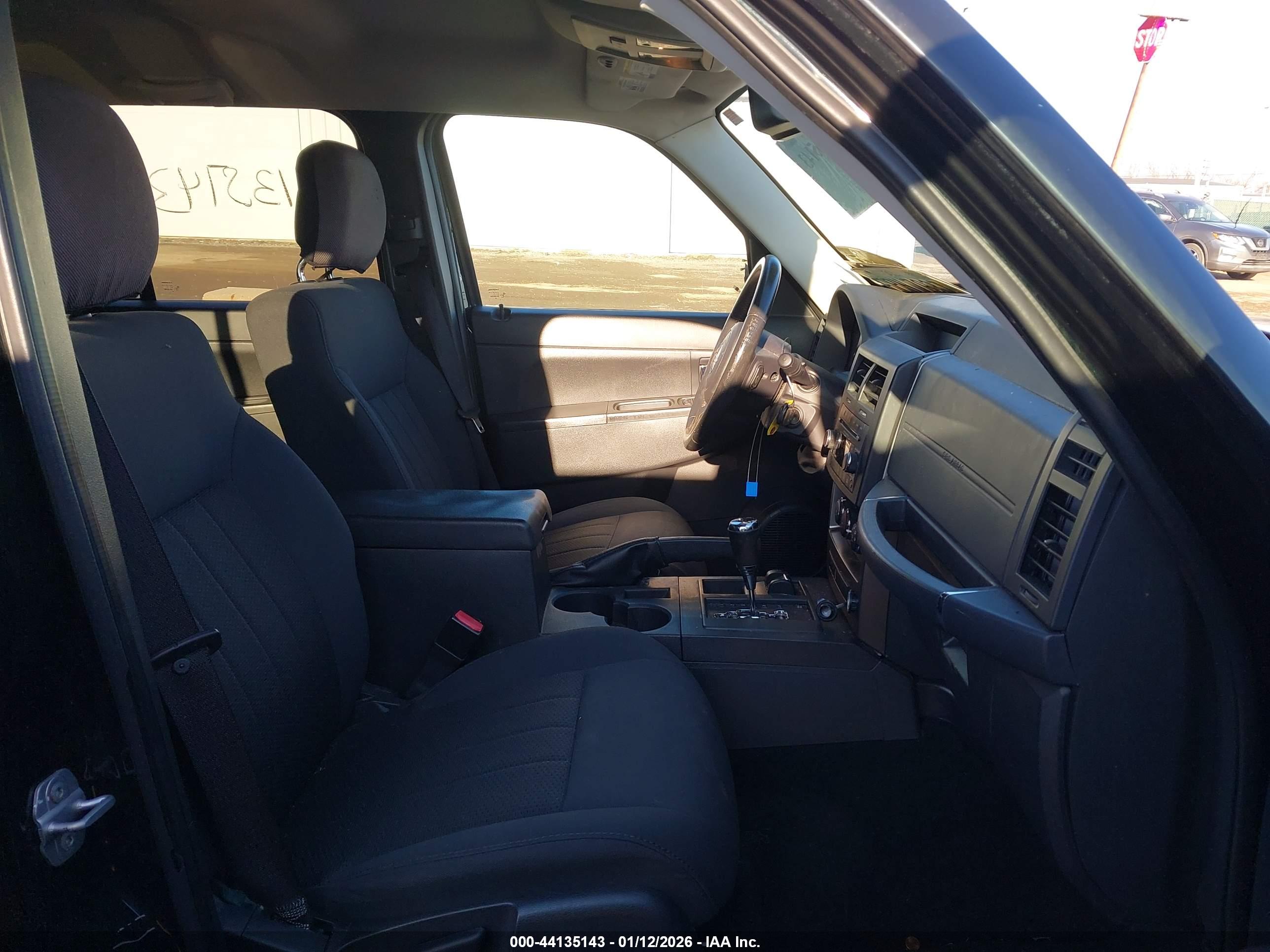 JEEP LIBERTY image 5