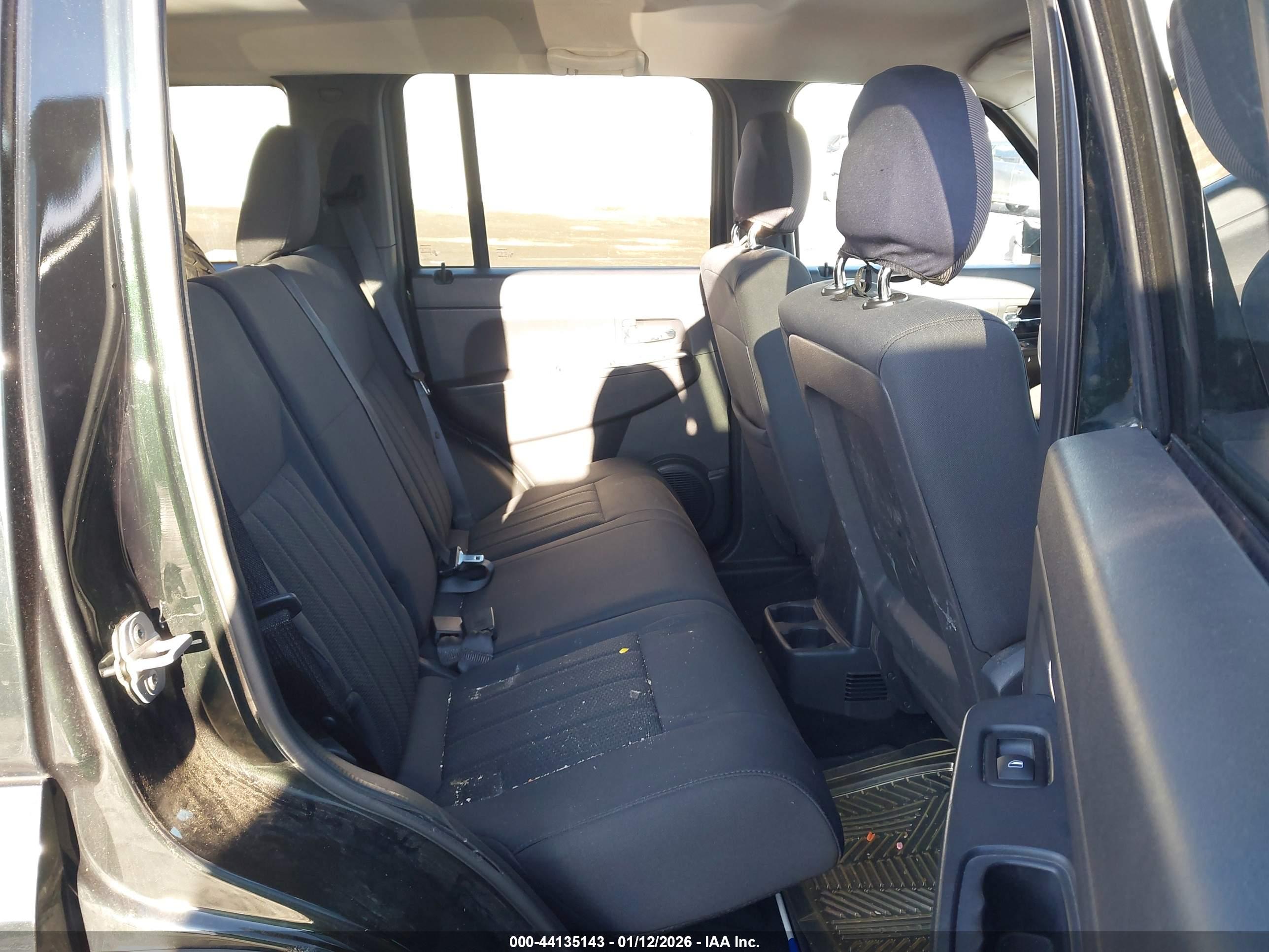 JEEP LIBERTY image 8