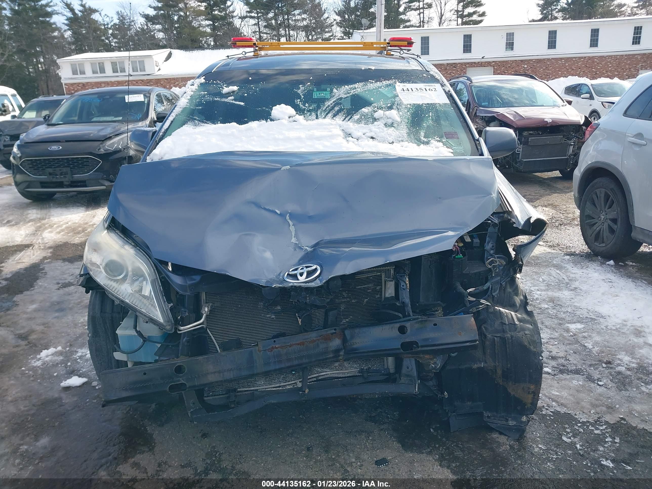 TOYOTA SIENNA image 6
