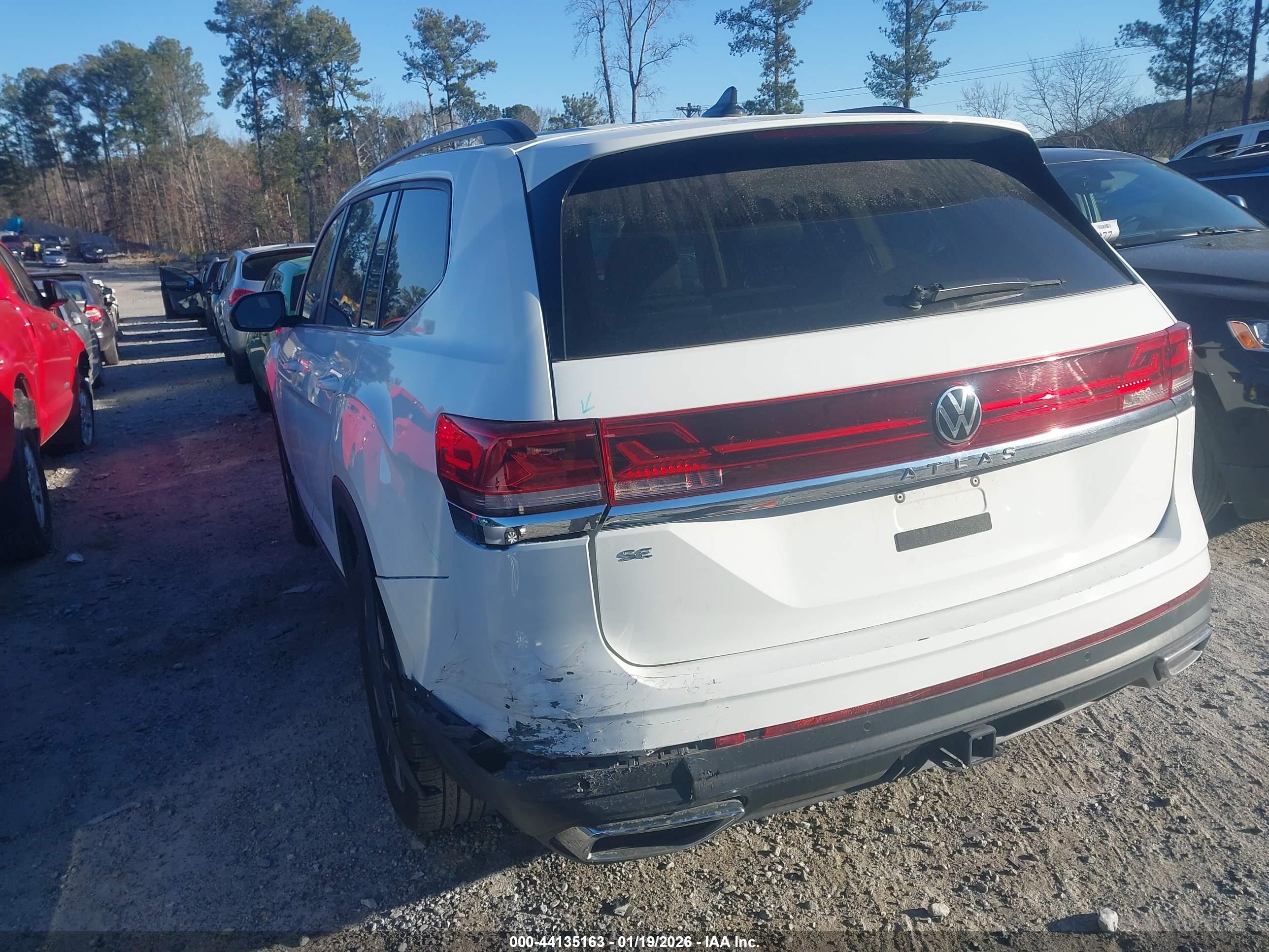 VOLKSWAGEN ATLAS image 3