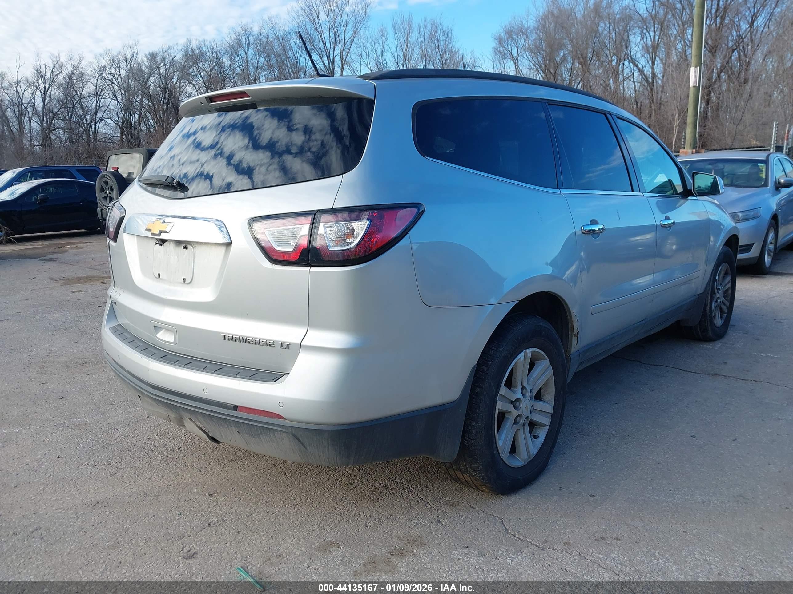CHEVROLET TRAVERSE image 4